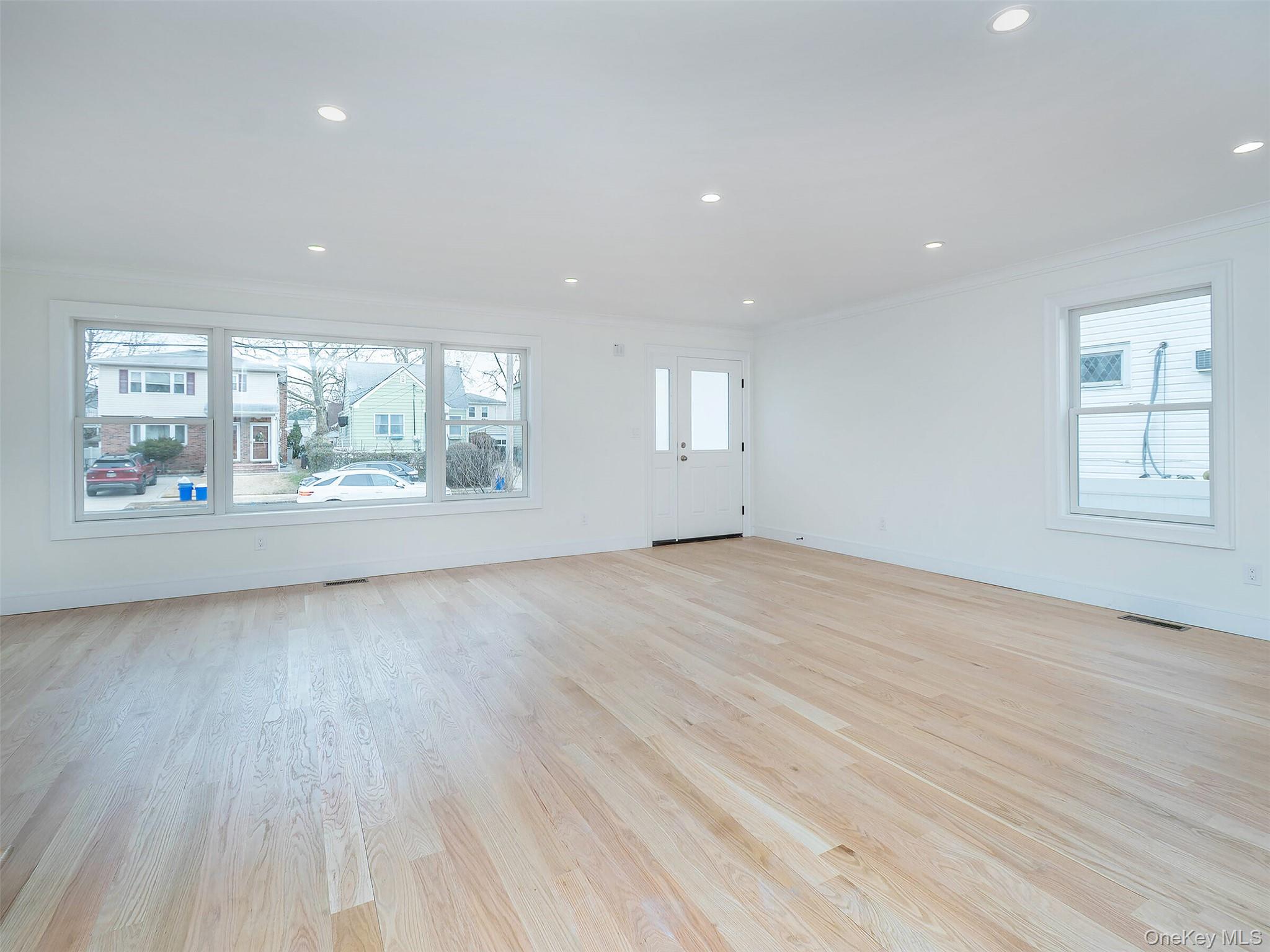 #4 photo, 35A Dunwood Road, מחוז נסאו Port Washington , NY 11050