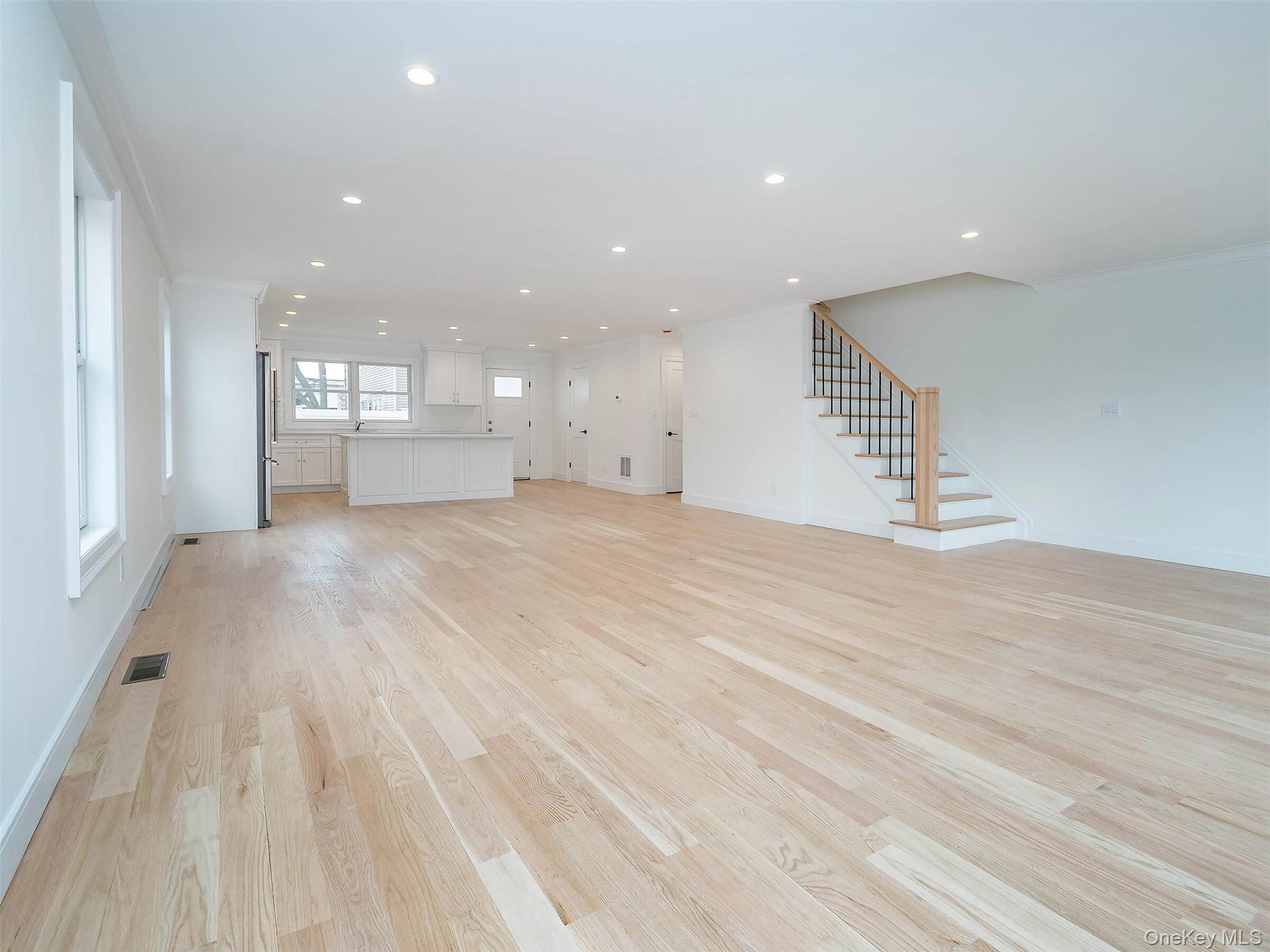 #6 photo, 35A Dunwood Road, מחוז נסאו Port Washington , NY 11050