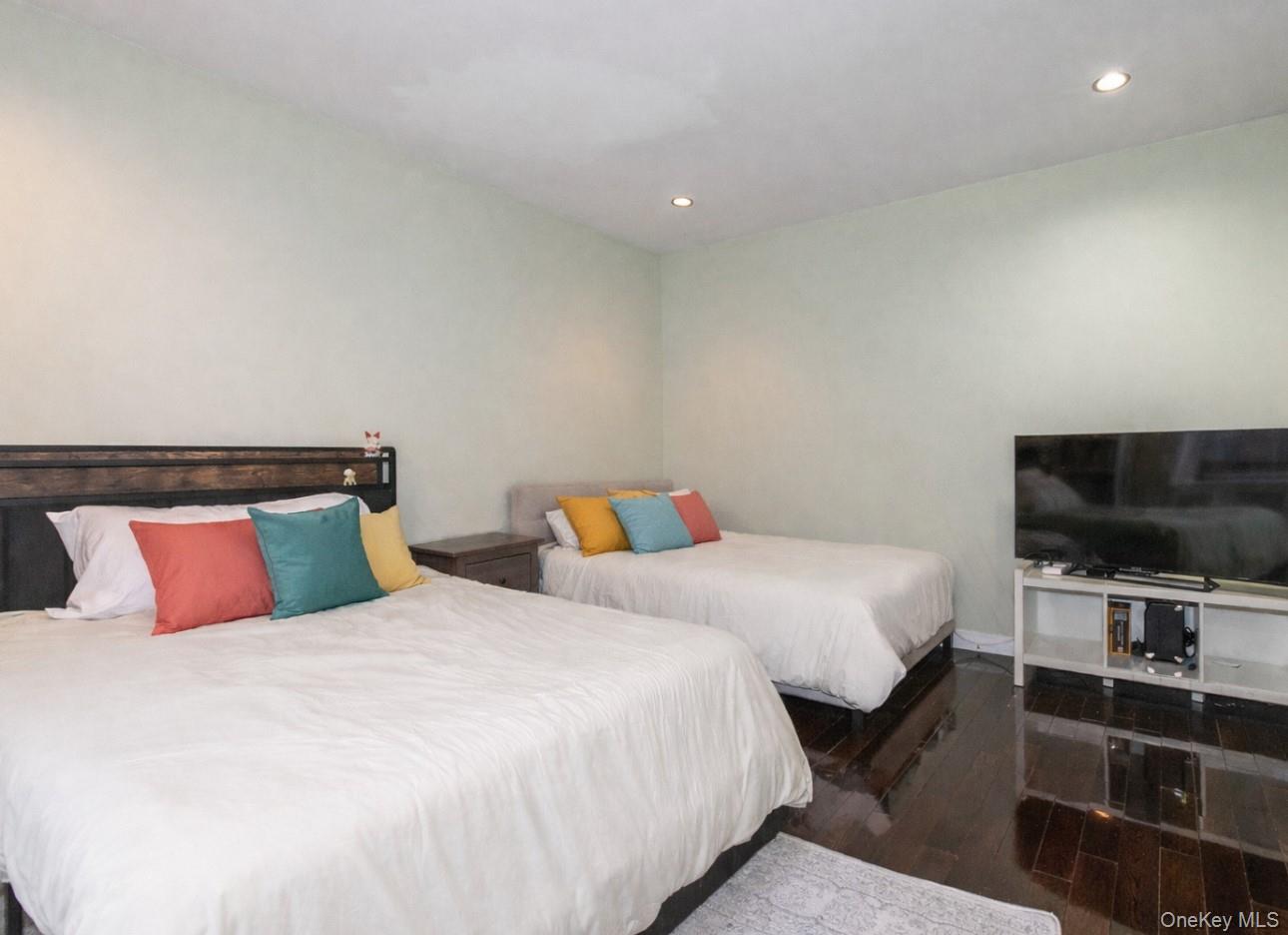 #18 photo, 90 SCHENCK Avenue, Great Neck , NY 11021