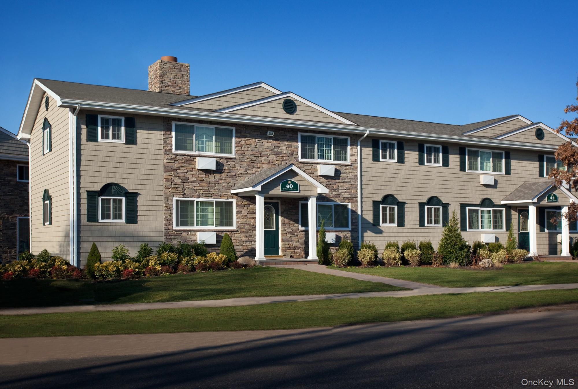 #1 photo, 195 Lakeland Avenue, Sayville , NY 11782