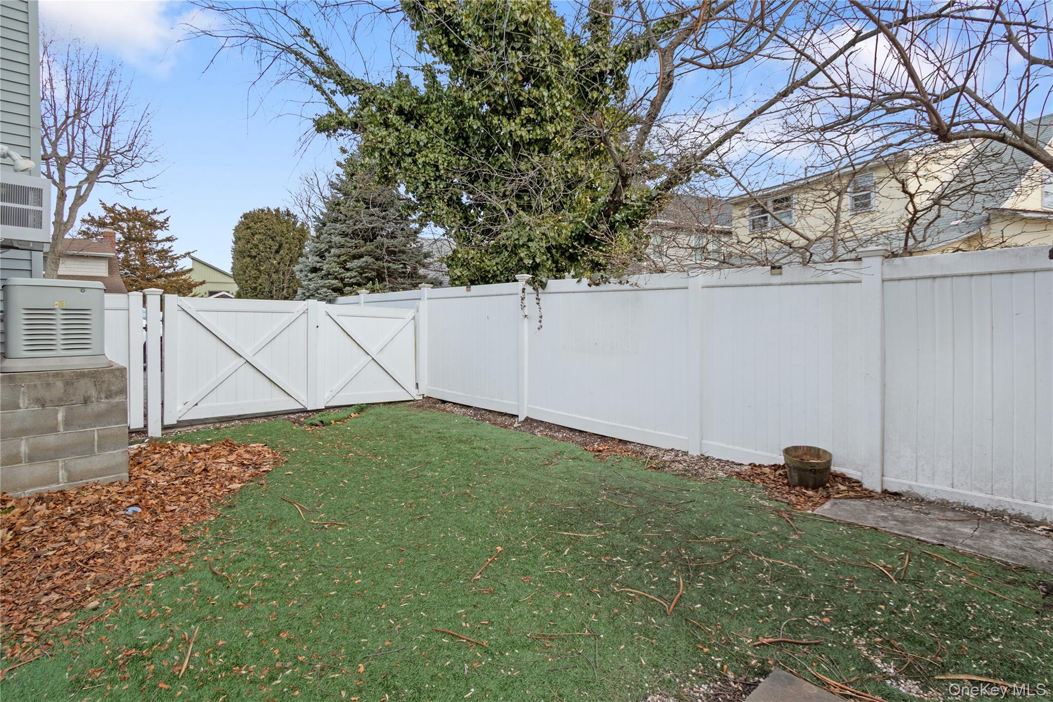 #15 photo, 6 Charles Place, מחוז נסאו Bayville , NY 11709