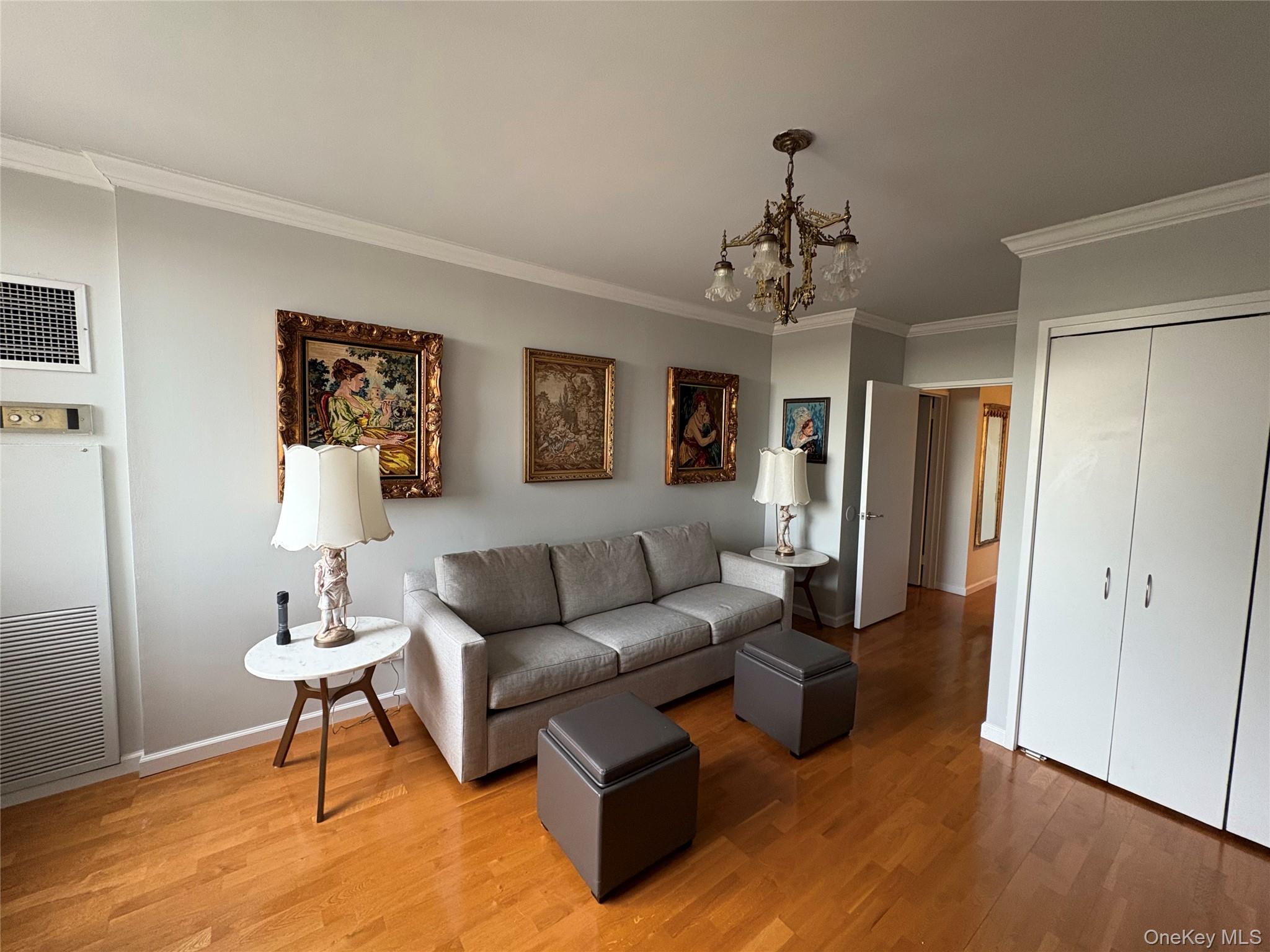 #4 photo, 269-10 Grand Central Parkway, كوينز Floral Park , NY 11005