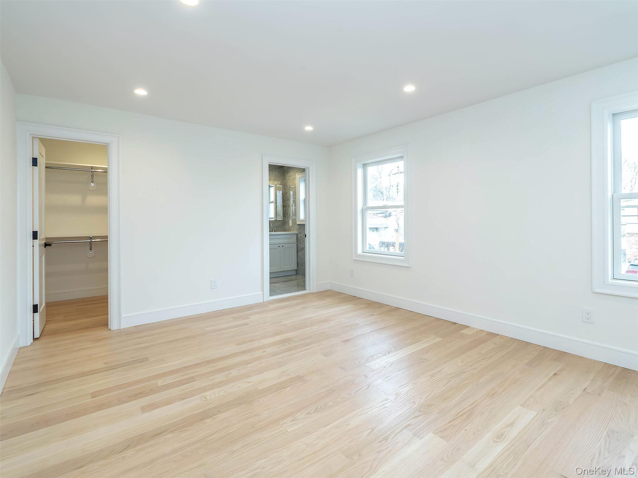 #16 photo, 35B Dunwood Road, מחוז נסאו Port Washington , NY 11050