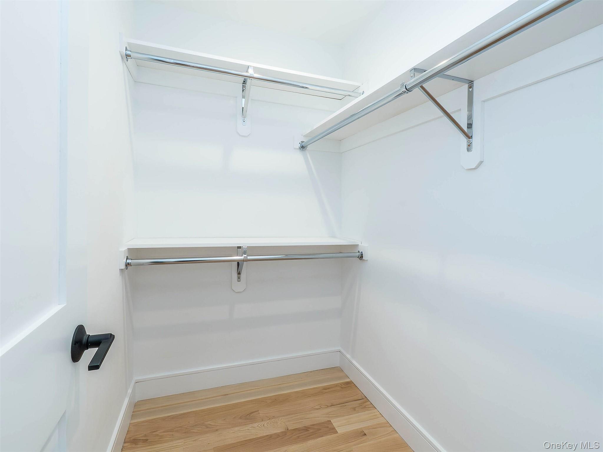 #17 photo, 35B Dunwood Road, מחוז נסאו Port Washington , NY 11050