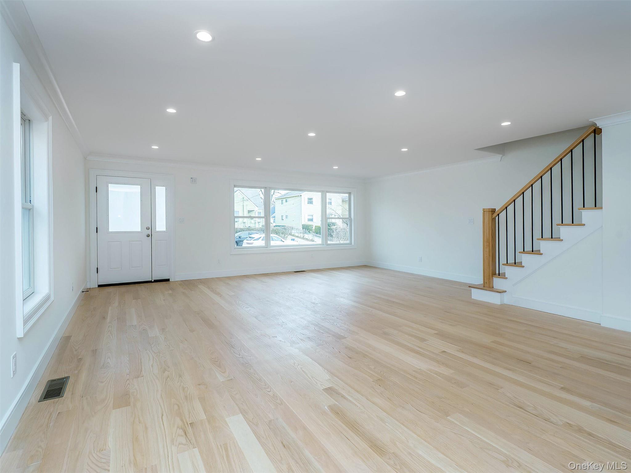 #5 photo, 35B Dunwood Road, מחוז נסאו Port Washington , NY 11050