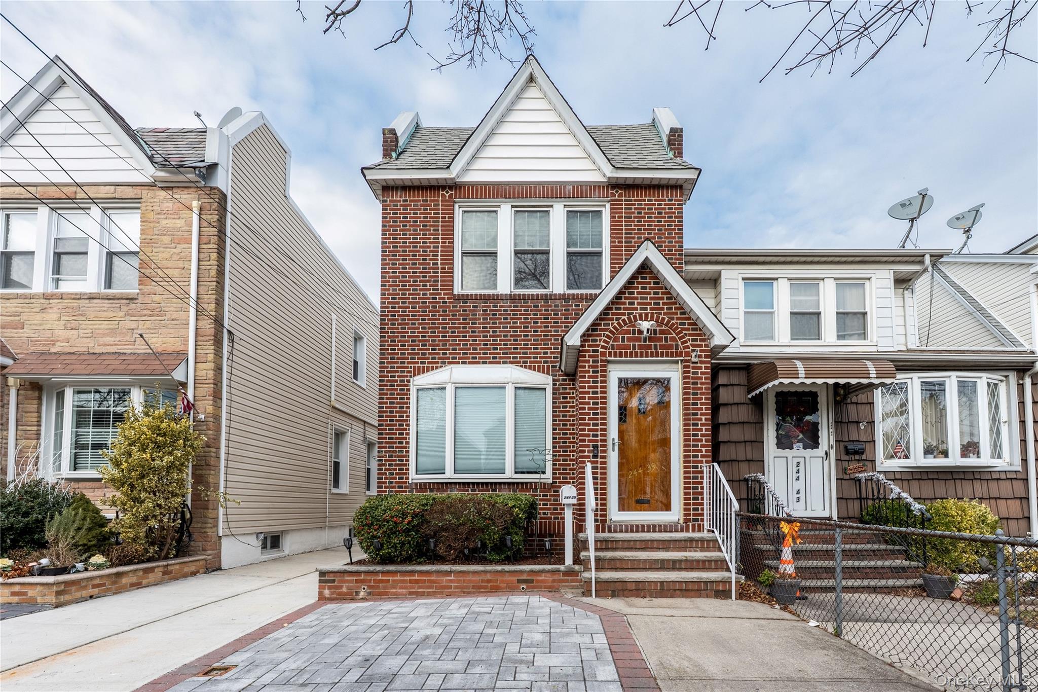 #1 photo, 24439 89th Avenue, קווינס Bellerose , NY 11426