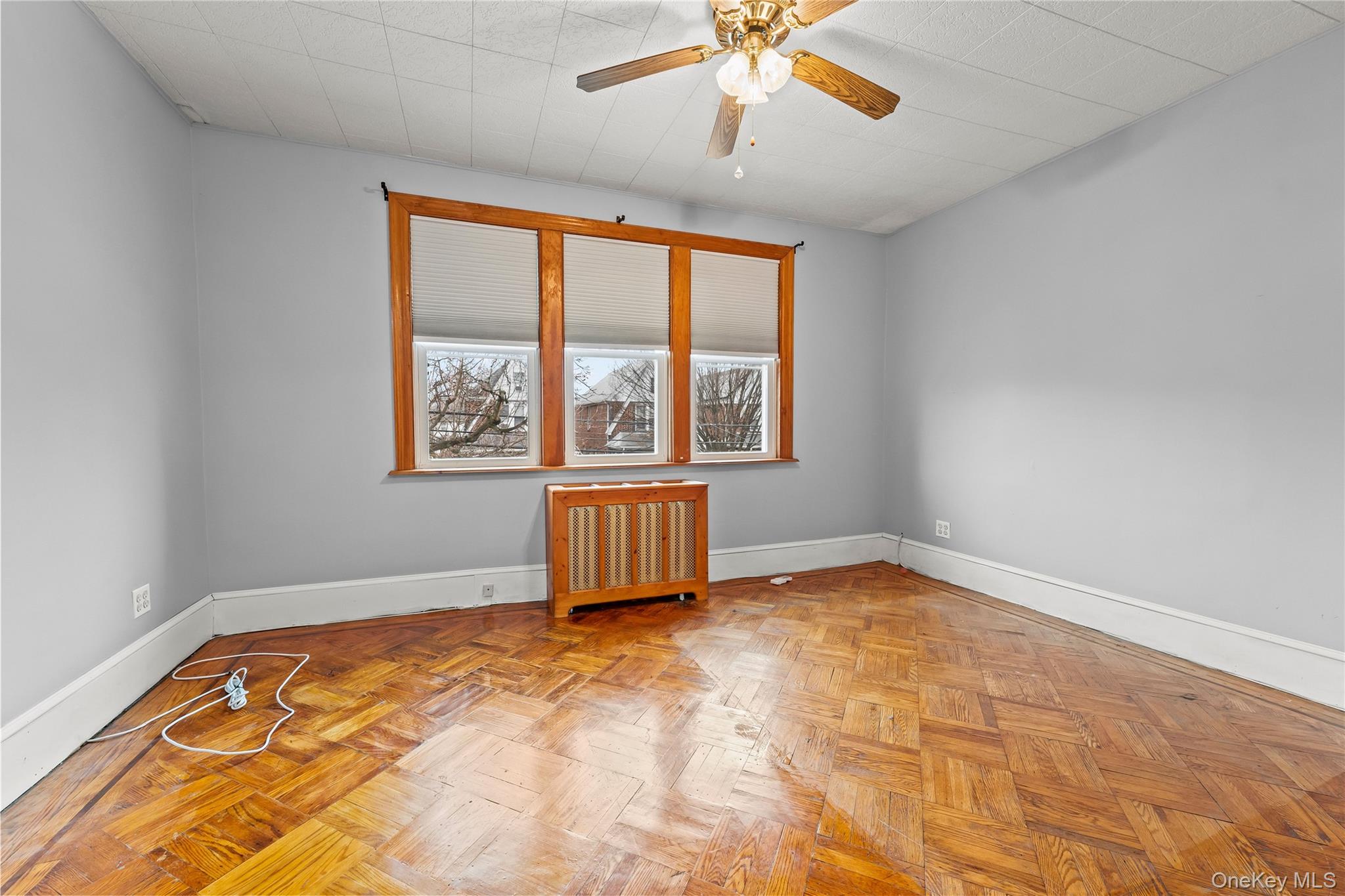 #10 photo, 24439 89th Avenue, קווינס Bellerose , NY 11426