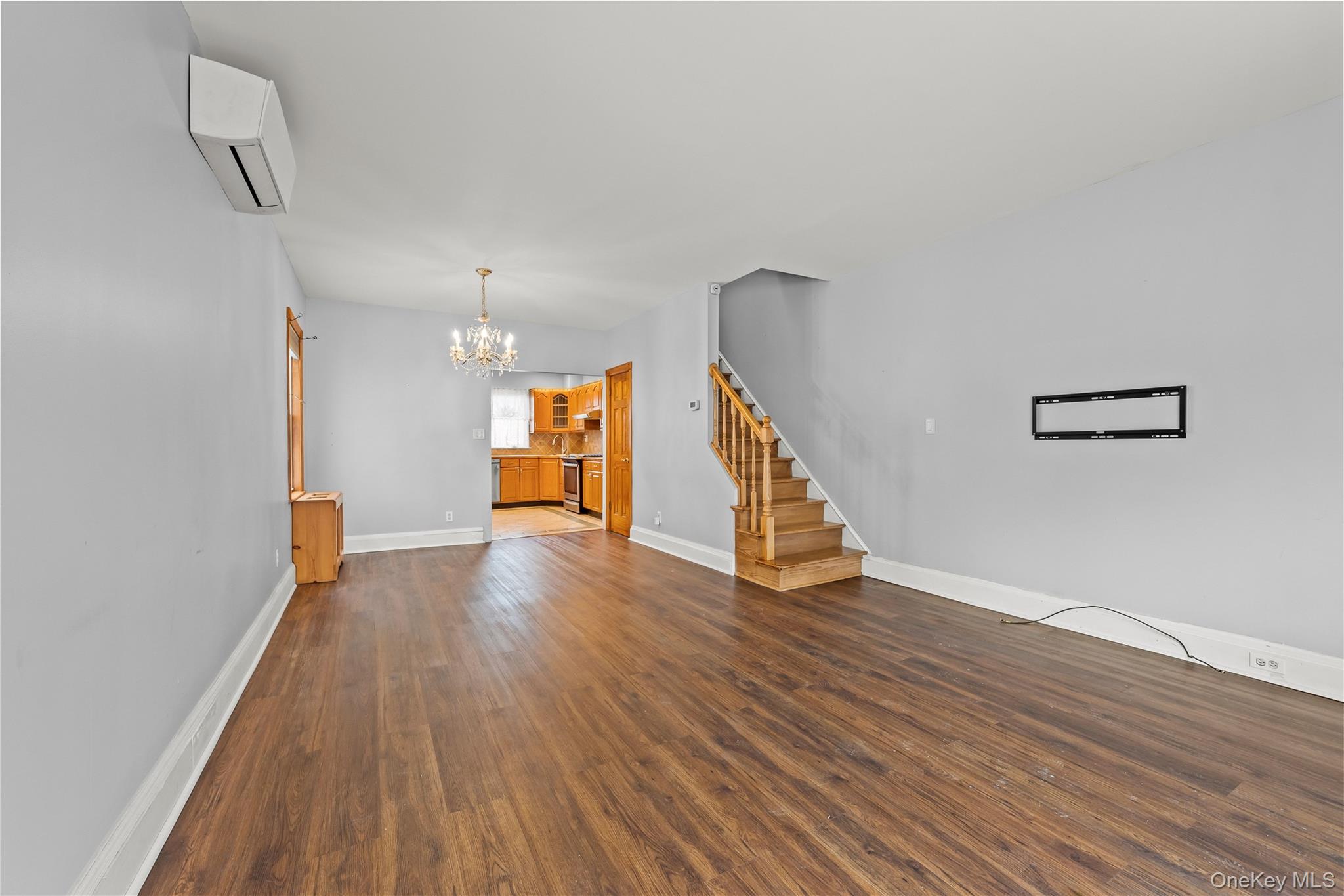 #2 photo, 24439 89th Avenue, קווינס Bellerose , NY 11426