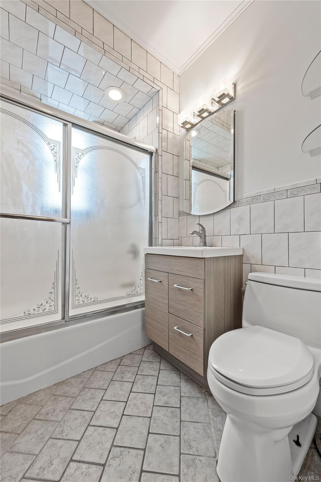 #8 photo, 24439 89th Avenue, קווינס Bellerose , NY 11426