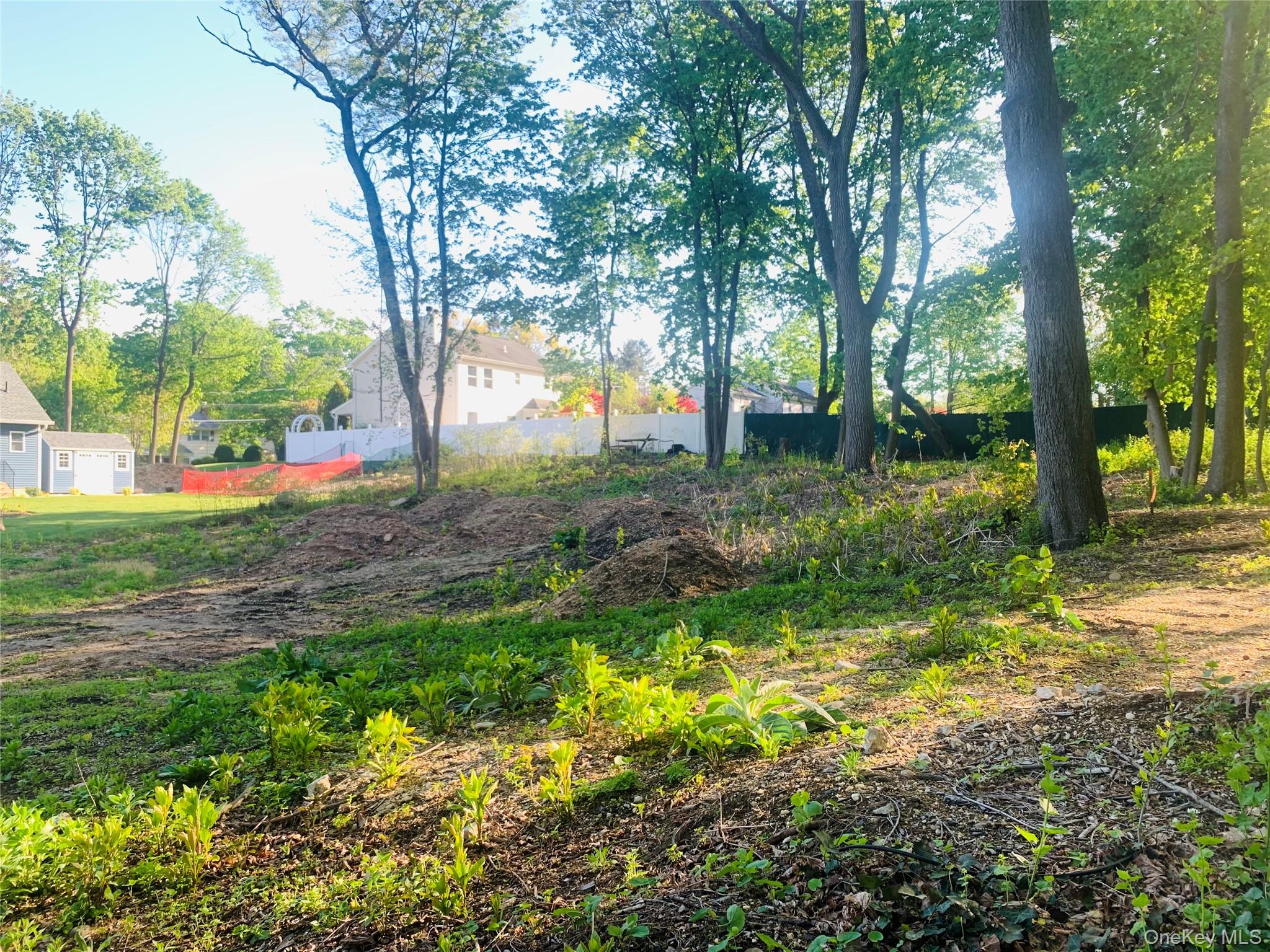 #2 photo, 37_7 Depot Road, سوفولك Huntington Station , NY 11746