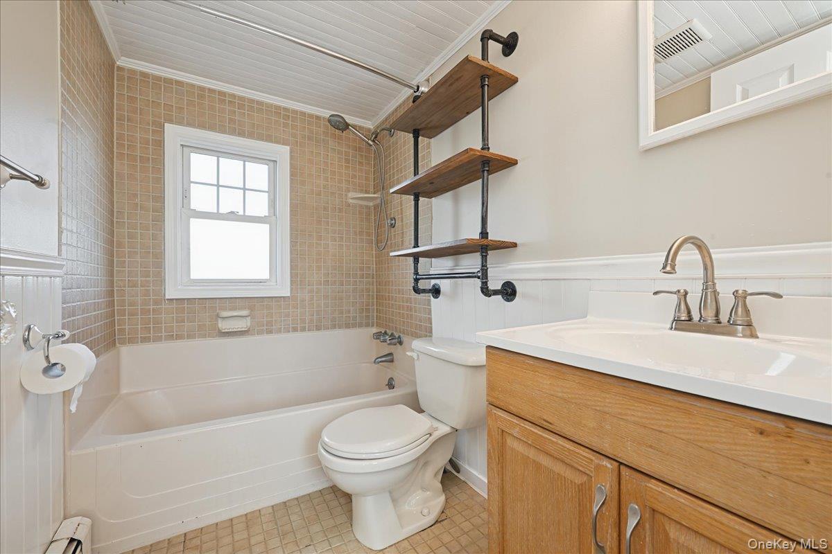 #19 photo, 94 Chapel Avenue, East Patchogue , NY 11772