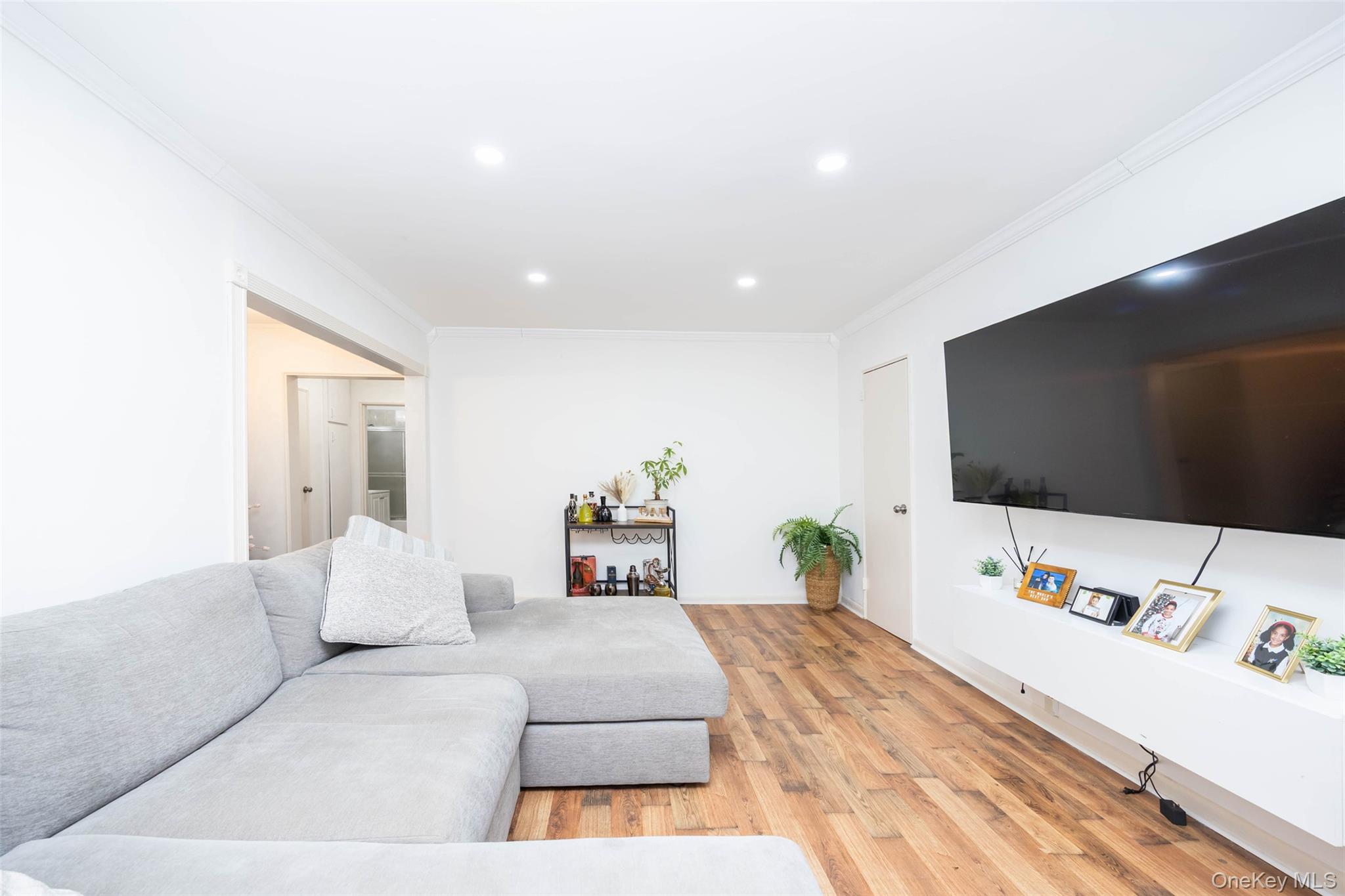 #5 photo, 70-07A Park Drive, קווינס Kew Garden Hills , NY 11367