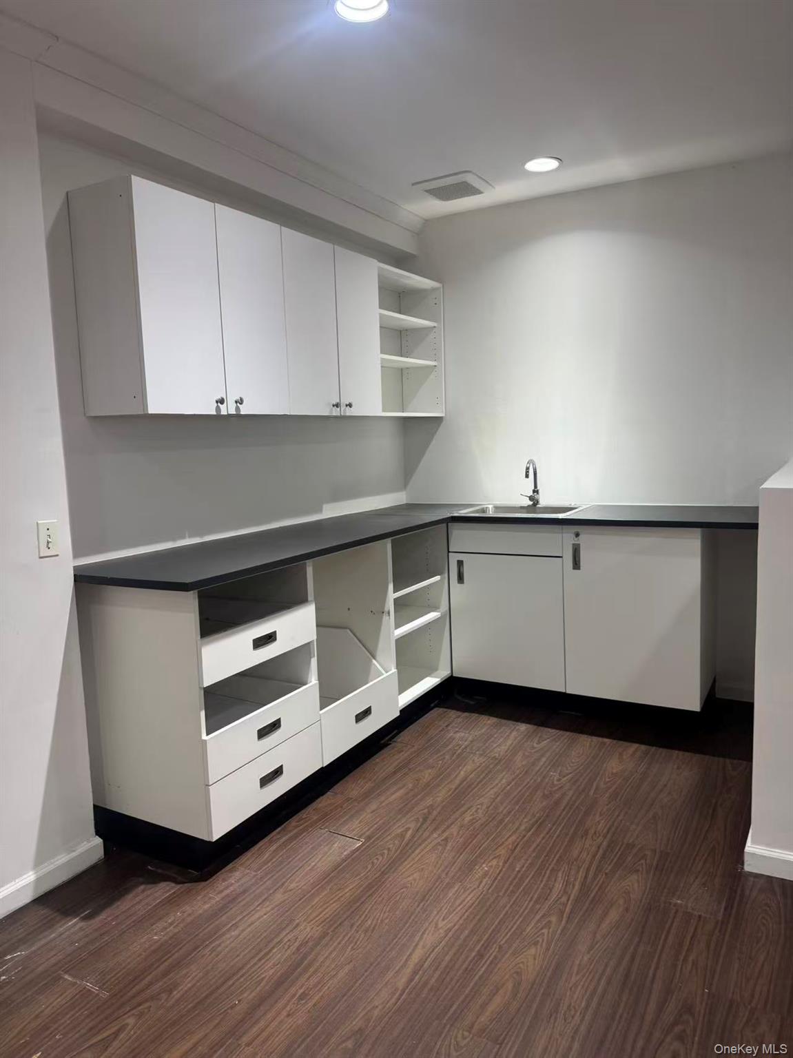 #5 photo, 43-53 162 Street, फ्लशिंग Flushing , NY 11358