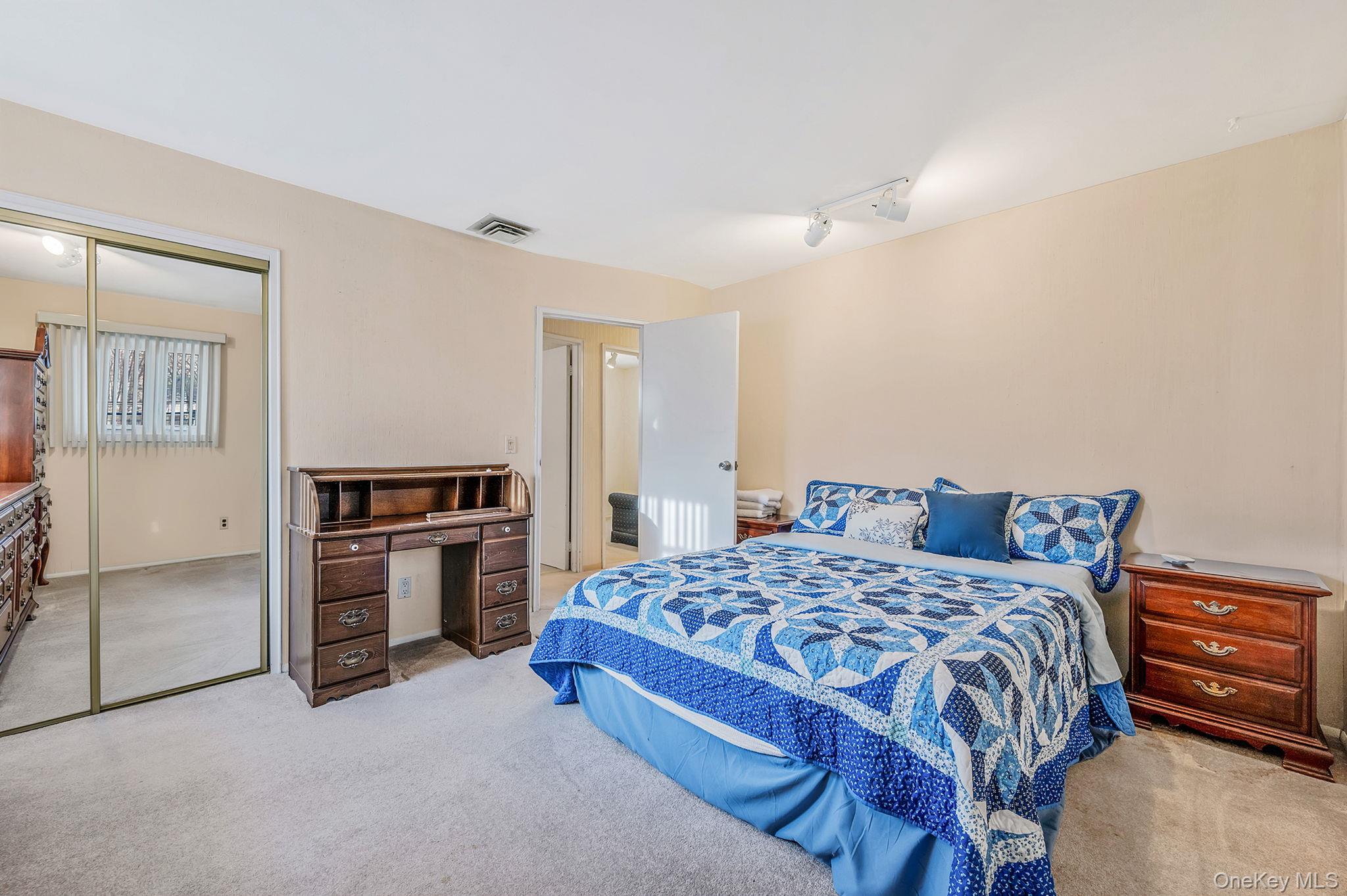 #6 photo, 18 Roslyn Court, East Patchogue , NY 11772