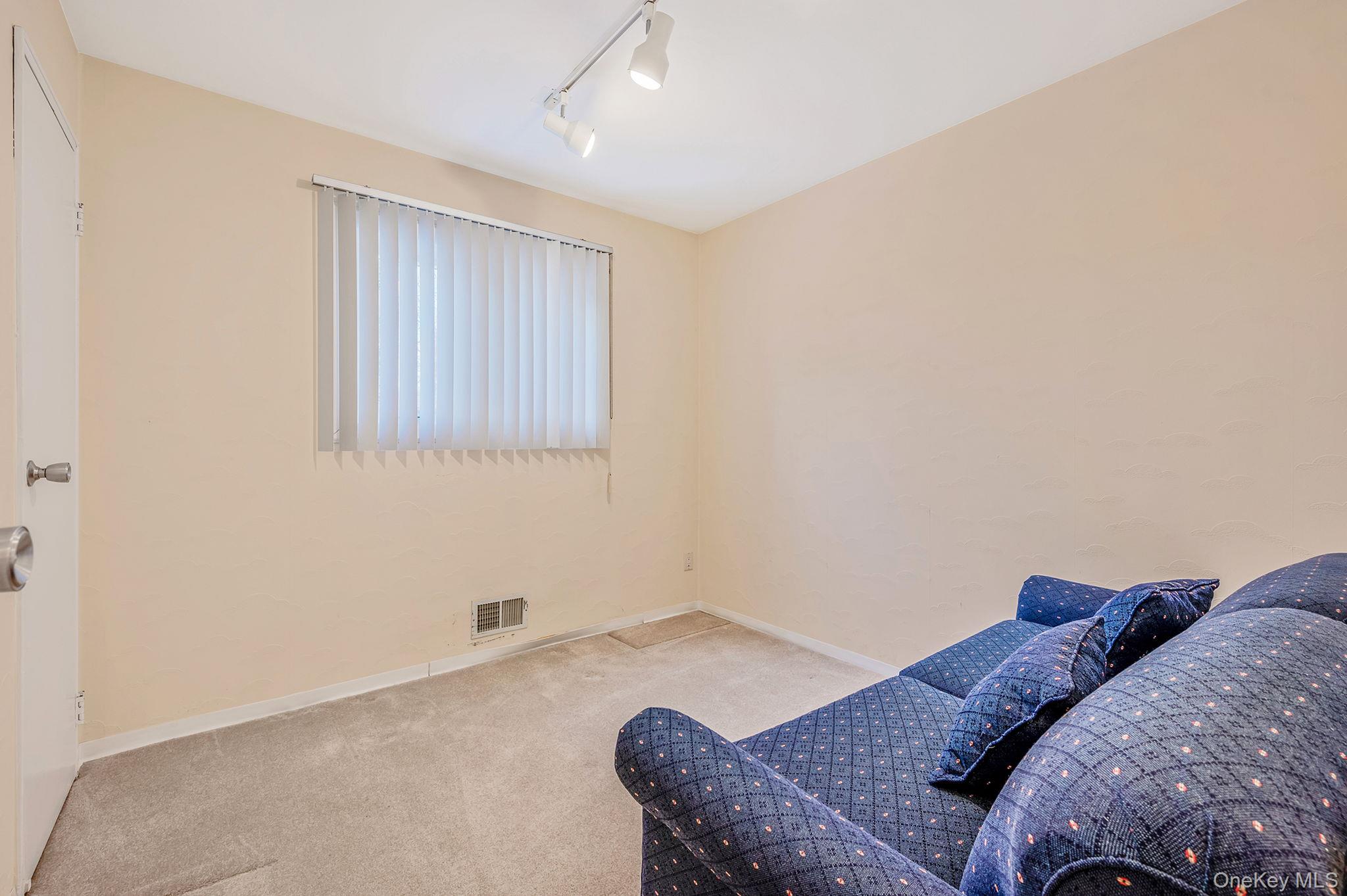 #8 photo, 18 Roslyn Court, East Patchogue , NY 11772