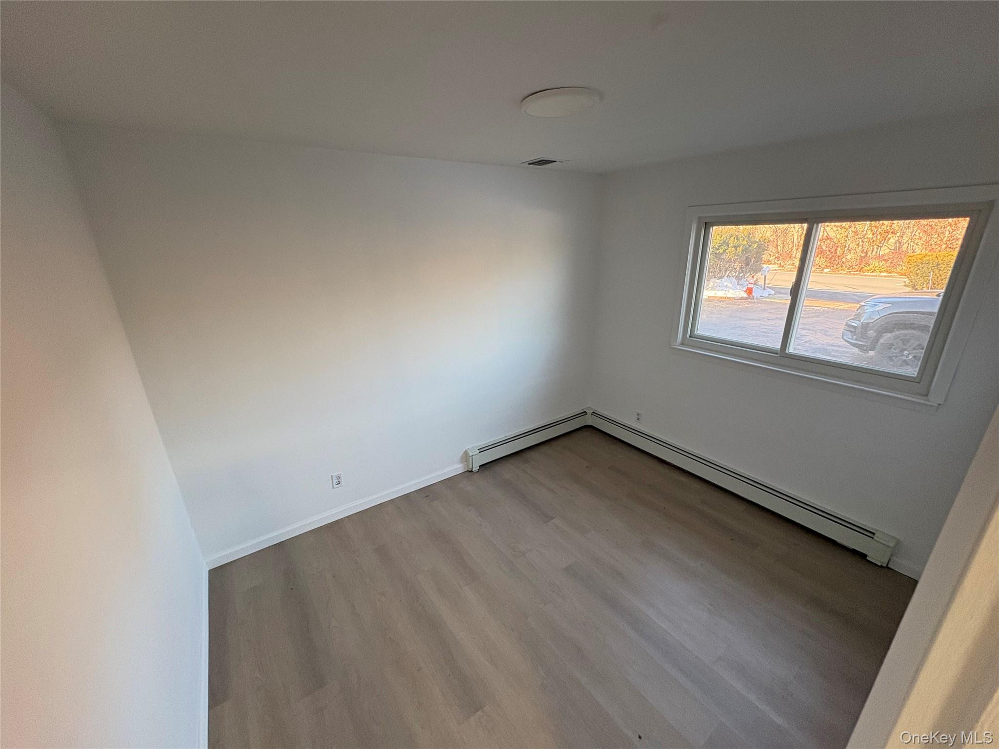 #2 photo, 5494 Expressway Drive, Holtsville , NY 11742