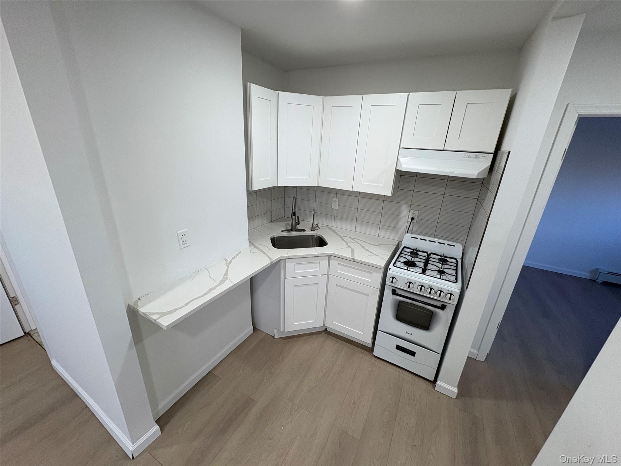 #4 photo, 5494 Expressway Drive, Holtsville , NY 11742