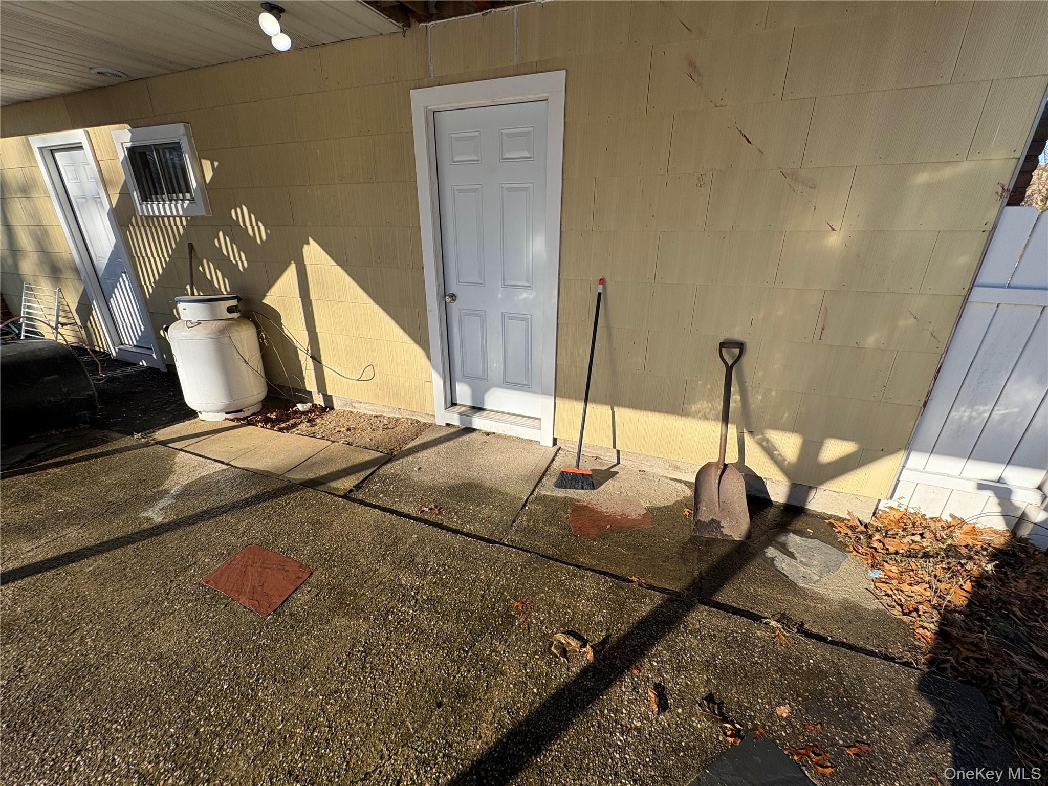 #7 photo, 5494 Expressway Drive, Holtsville , NY 11742