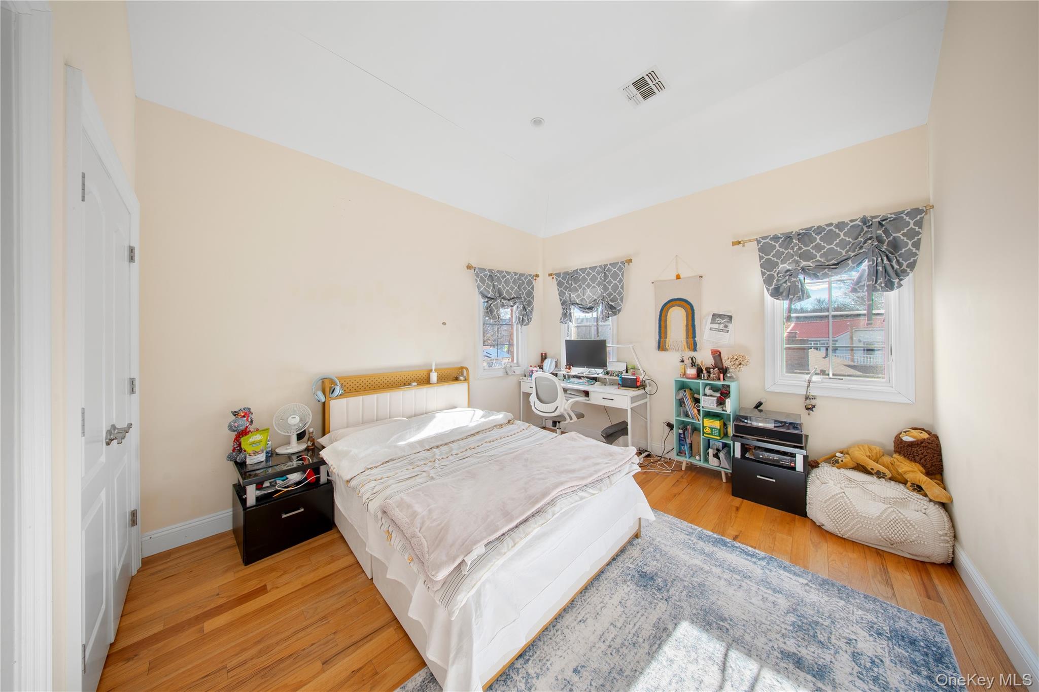 #12 photo, 66-19 Commonwealth Boulevard, Little Neck , NY 11362