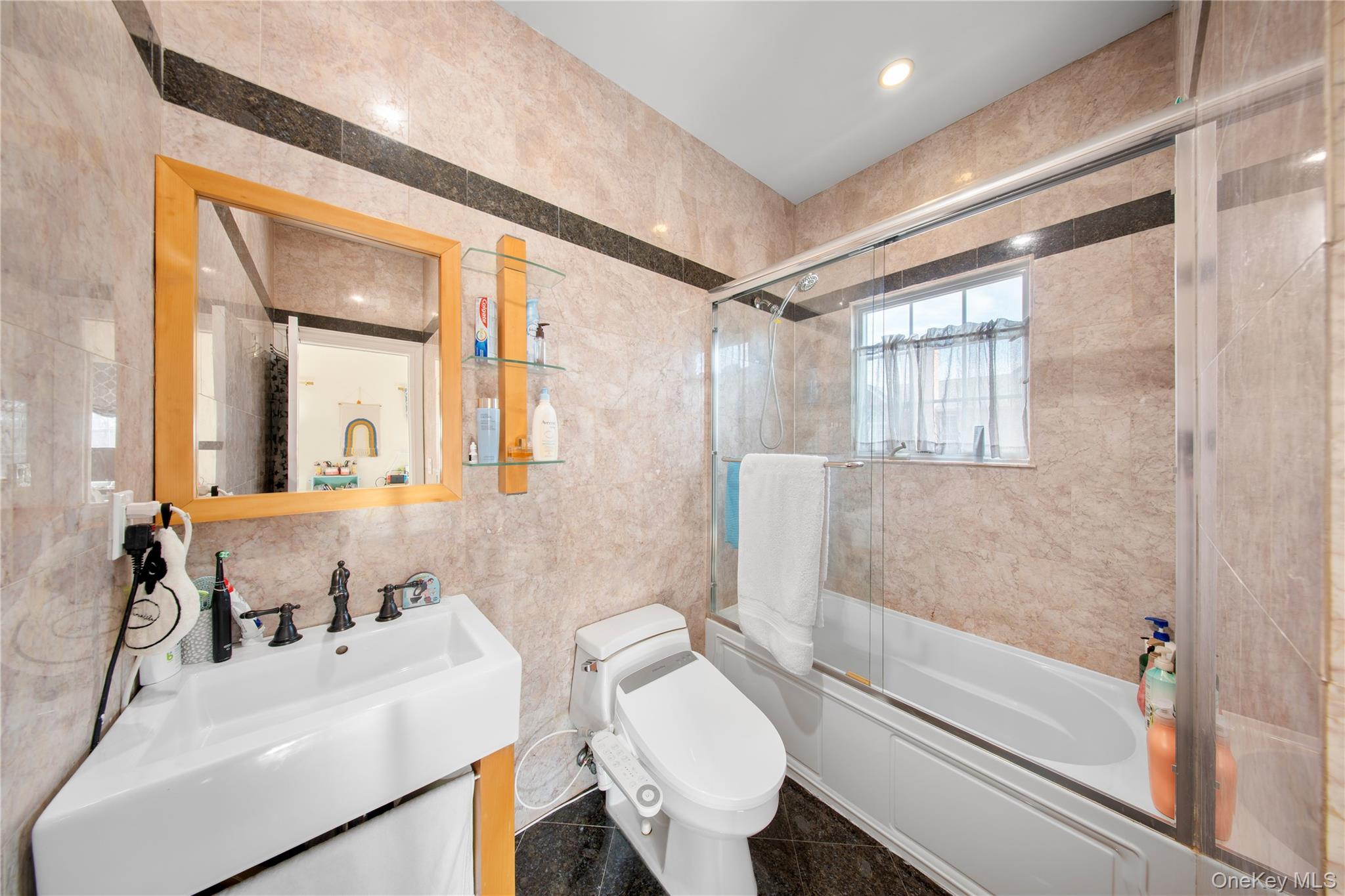 #18 photo, 66-19 Commonwealth Boulevard, Little Neck , NY 11362