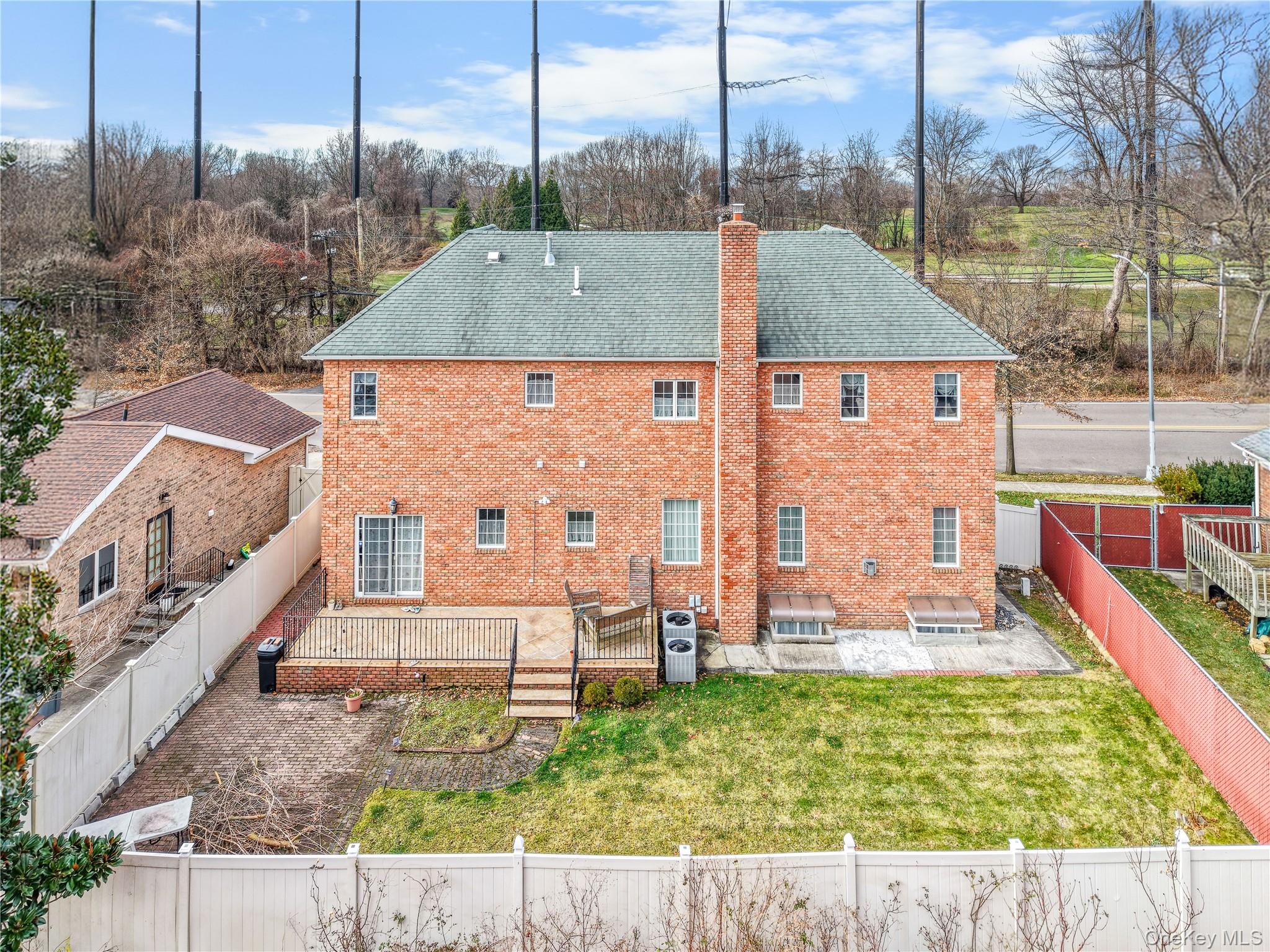 #20 photo, 66-19 Commonwealth Boulevard, Little Neck , NY 11362