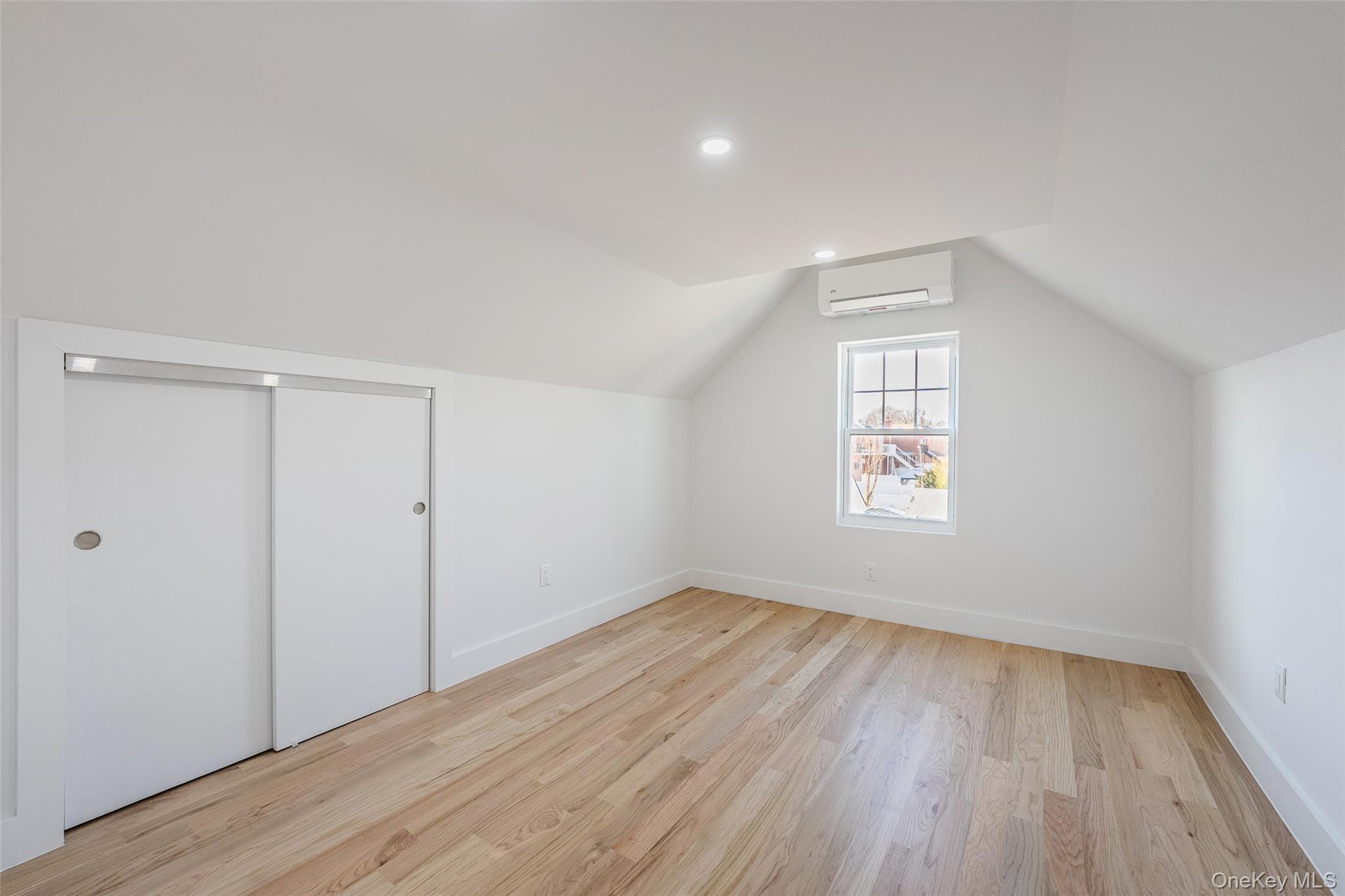 #11 photo, 77-10 162nd Street, Flushing , NY 11366