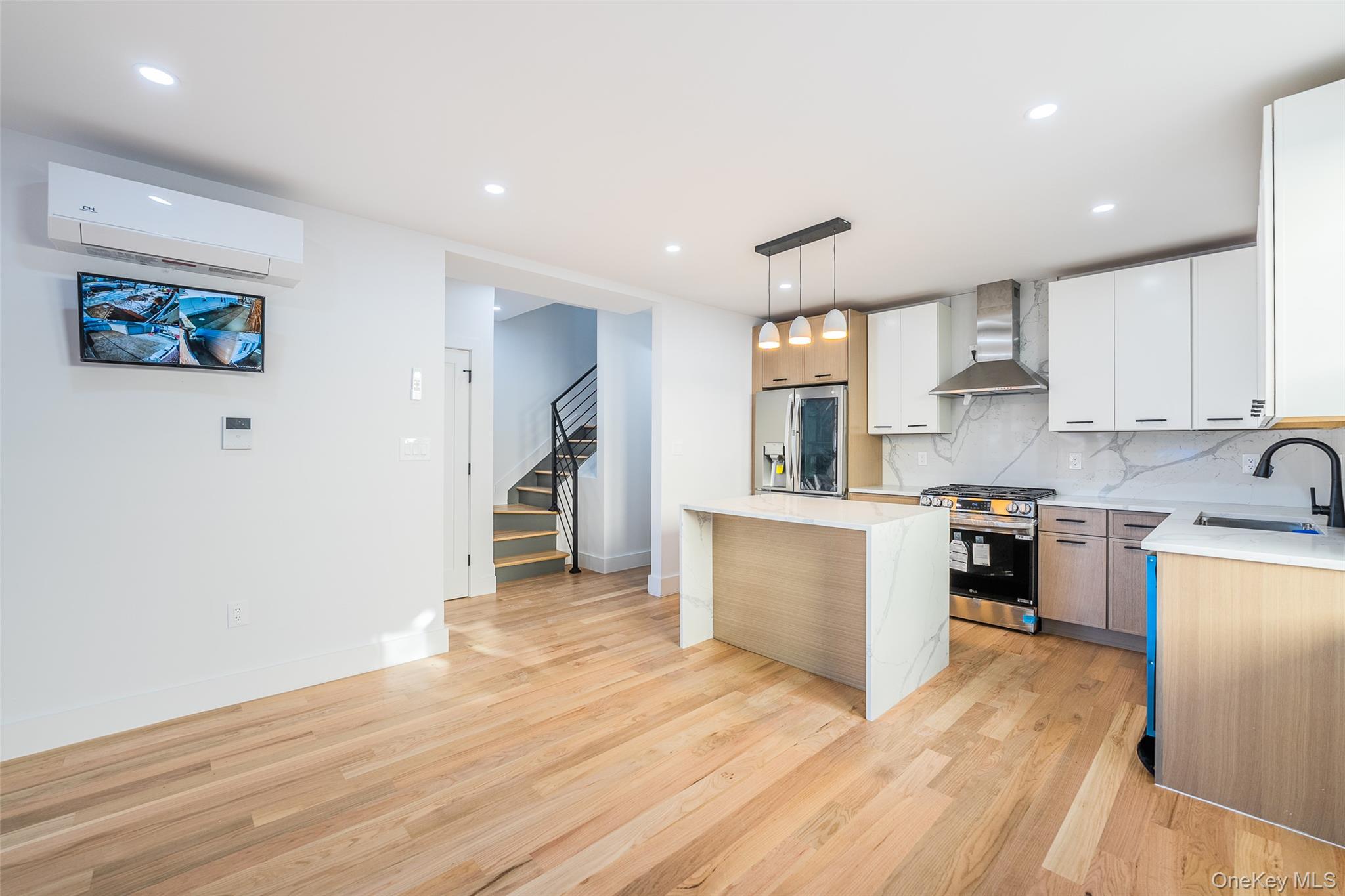 #12 photo, 77-10 162nd Street, Flushing , NY 11366