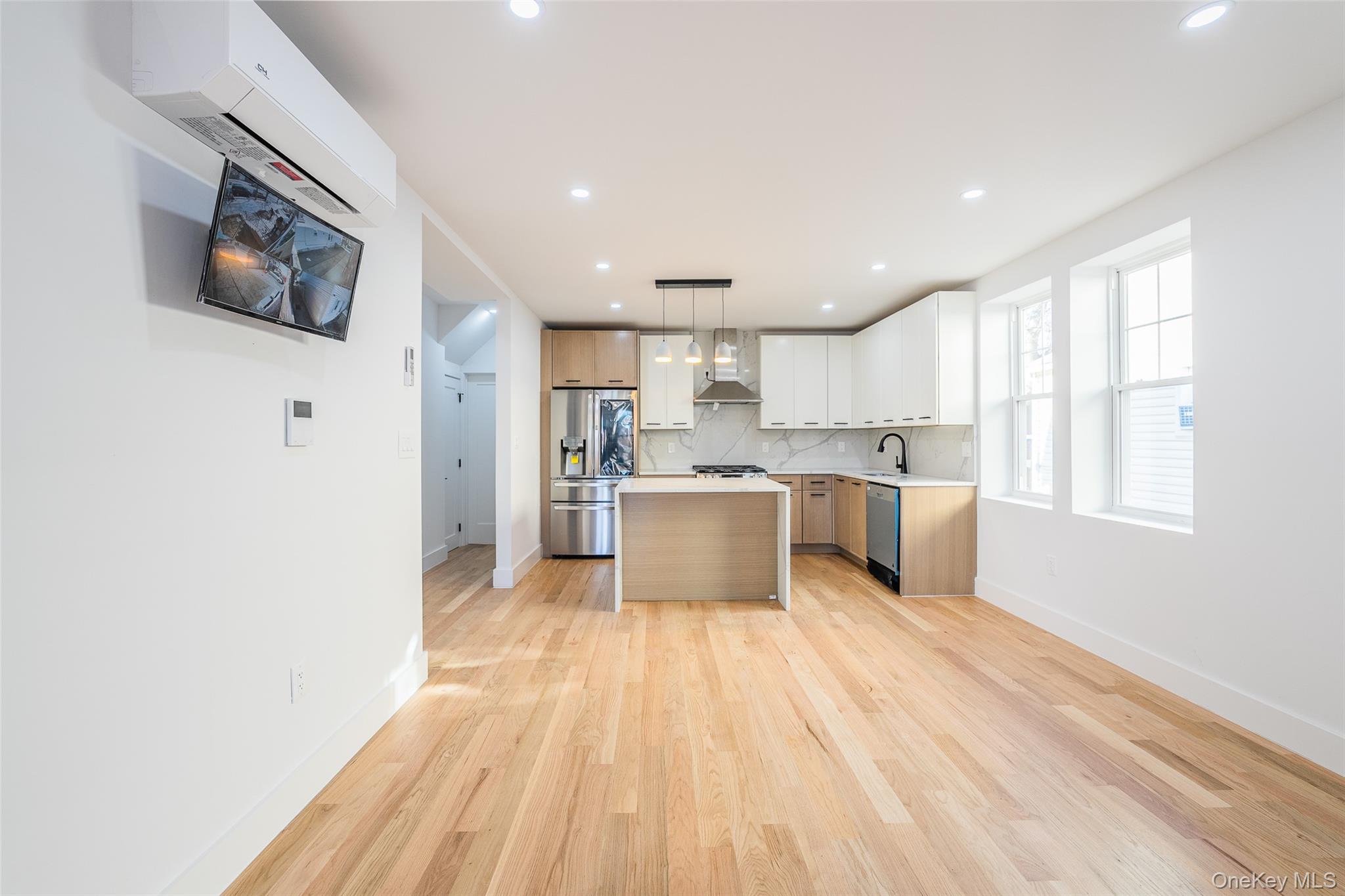 #15 photo, 77-10 162nd Street, Flushing , NY 11366