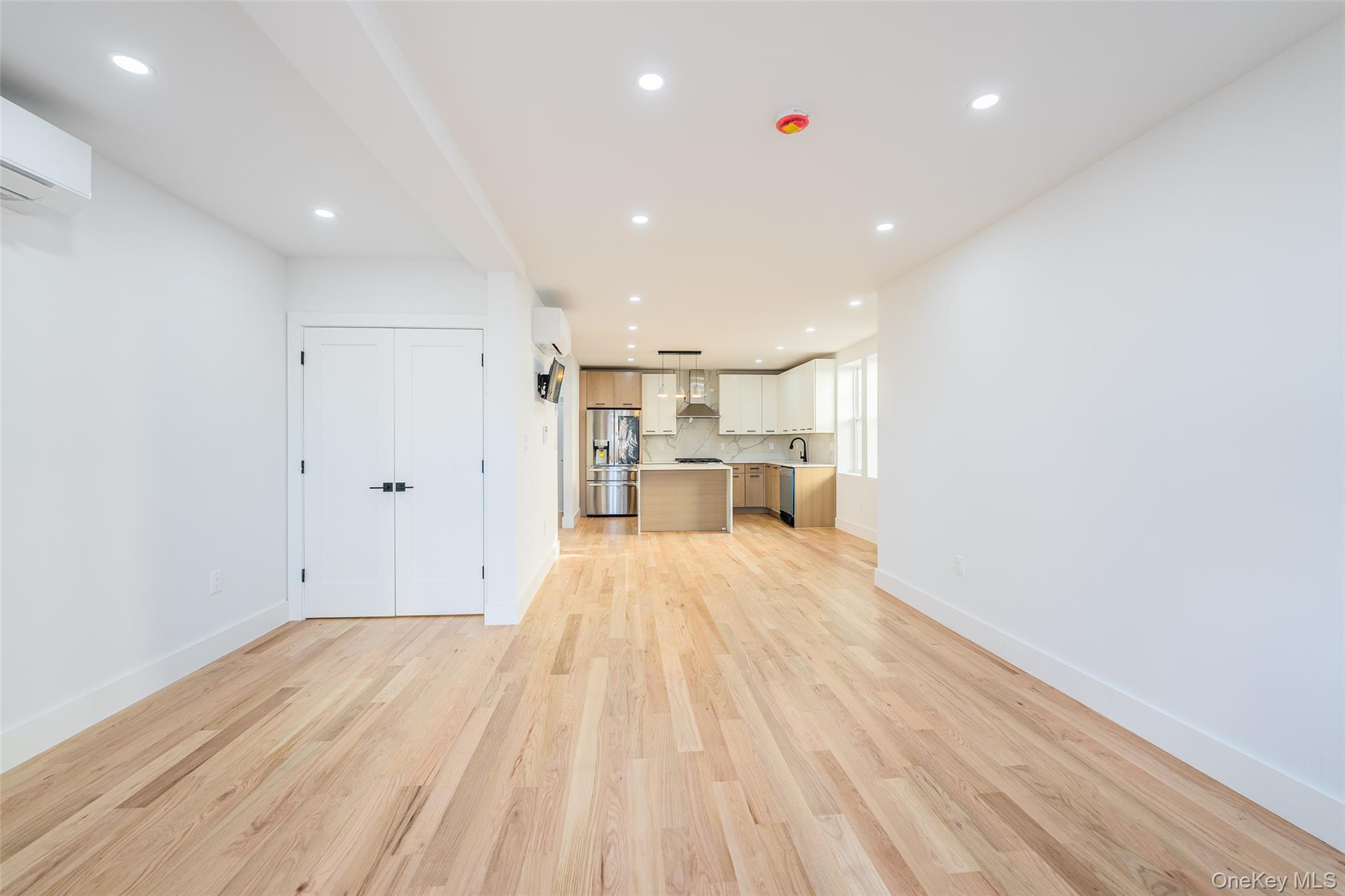 #3 photo, 77-10 162nd Street, Flushing , NY 11366