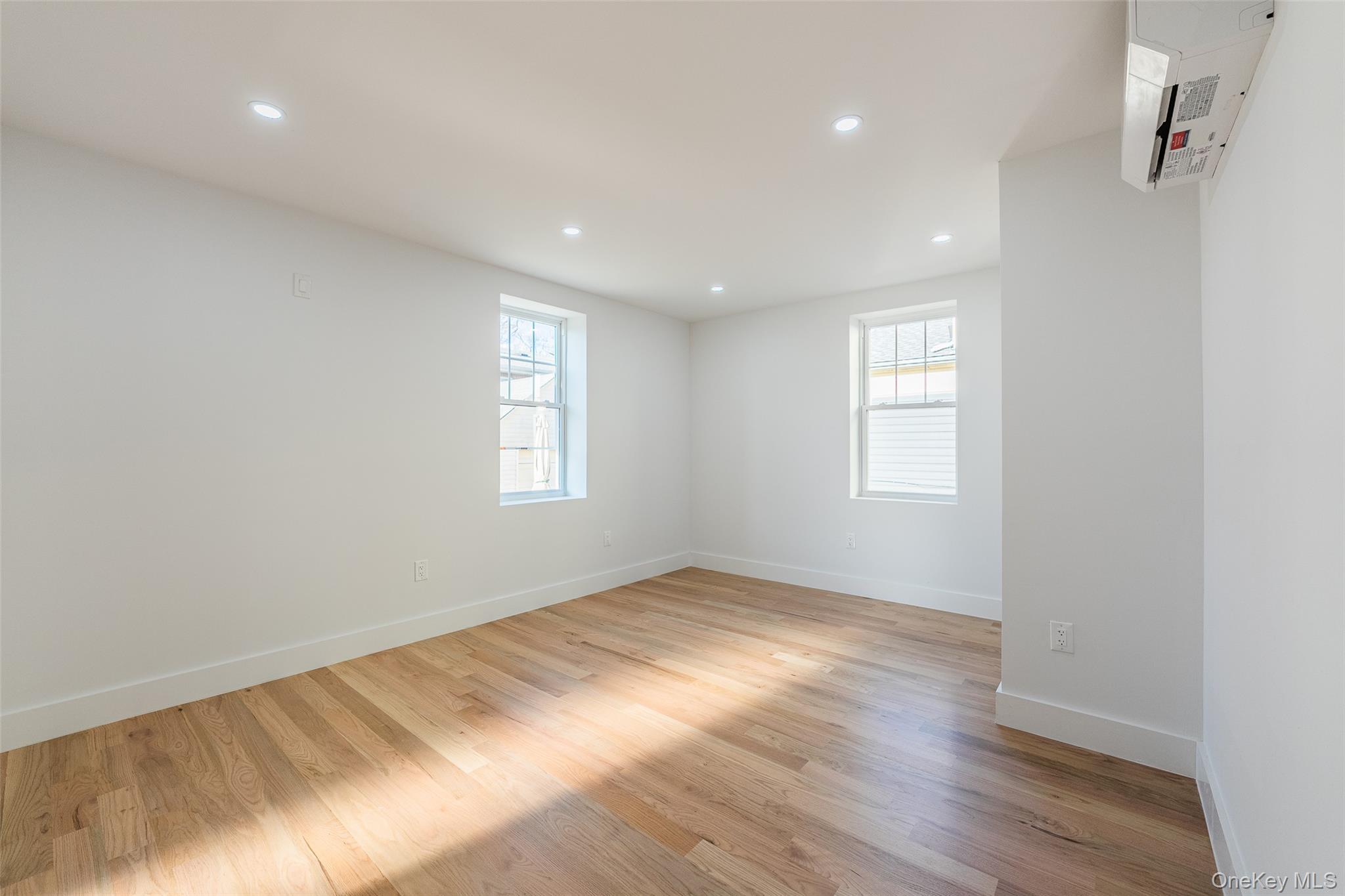 #4 photo, 77-10 162nd Street, Flushing , NY 11366