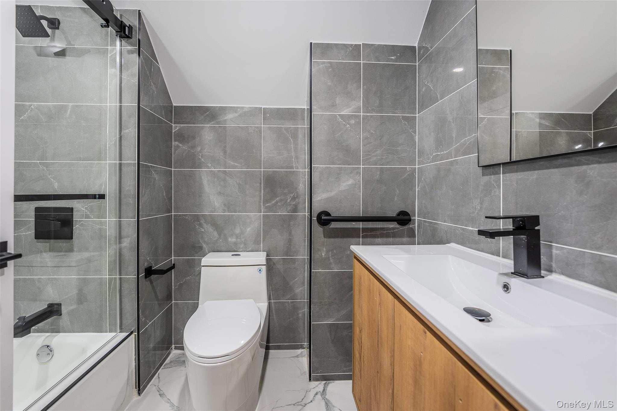 #7 photo, 77-10 162nd Street, Flushing , NY 11366