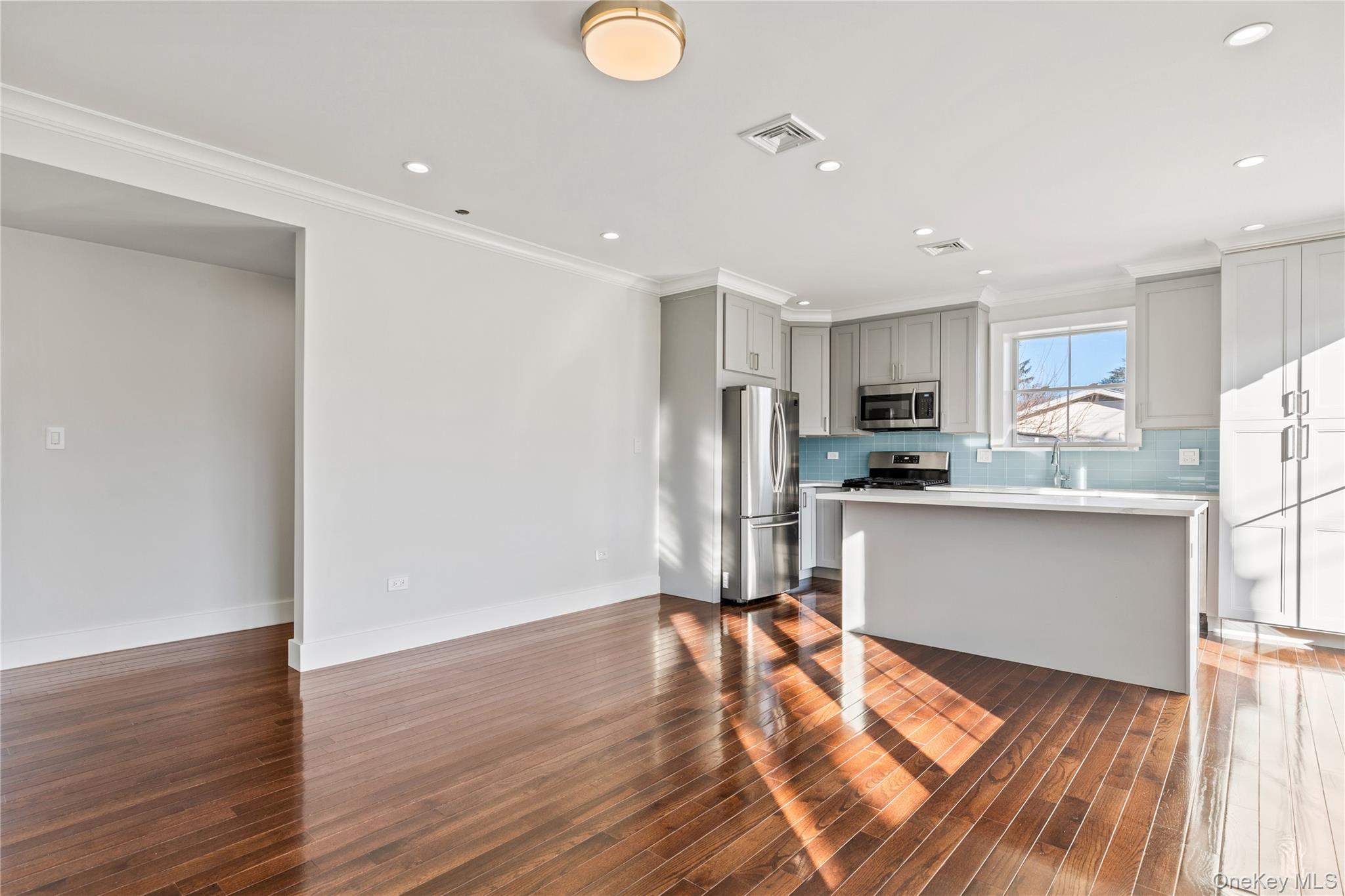 #3 photo, 385 Midland Avenue, Rye , NY 10580