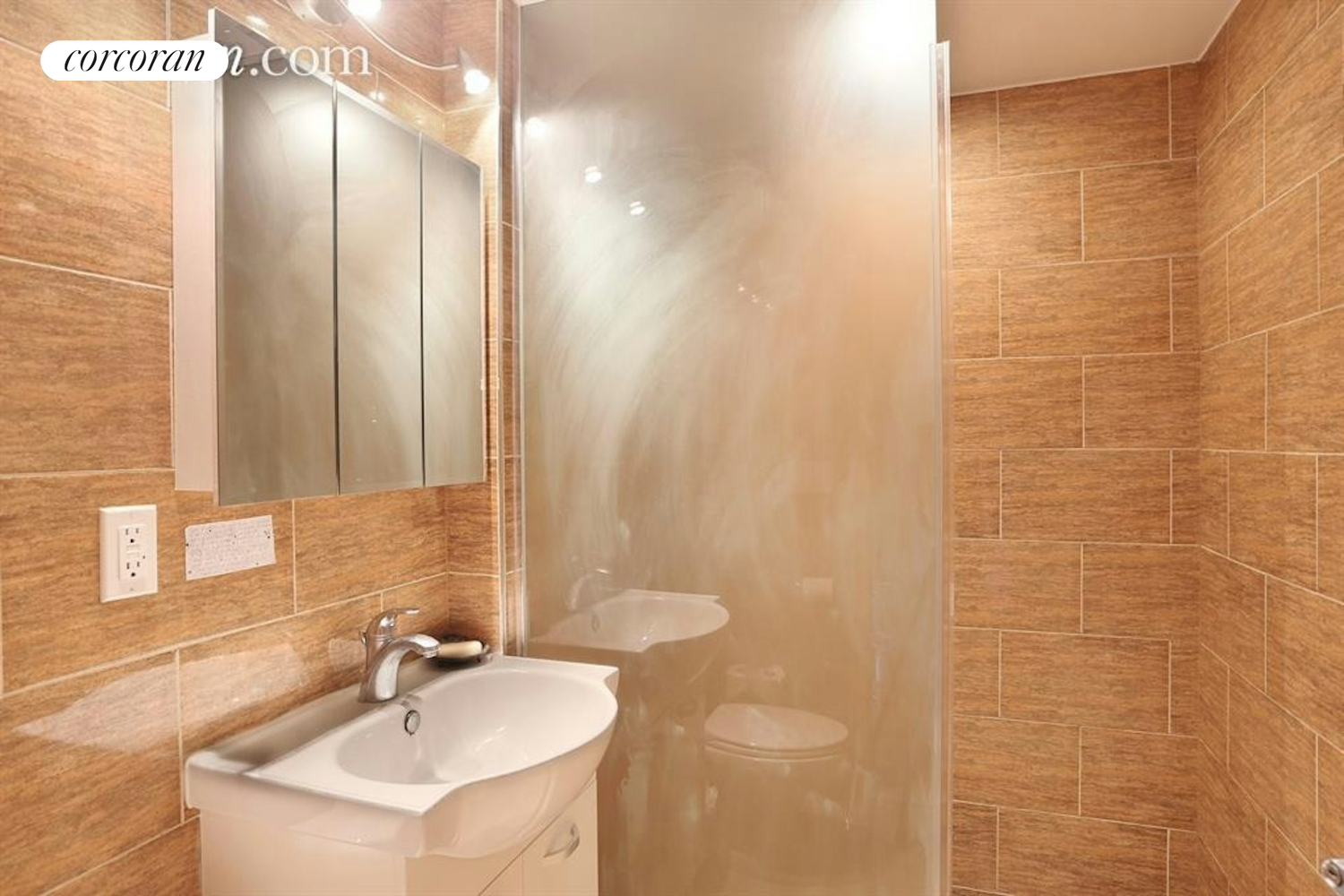 #7 photo, 24 HENRY Street, מנהטן Two Bridges , NY 10002