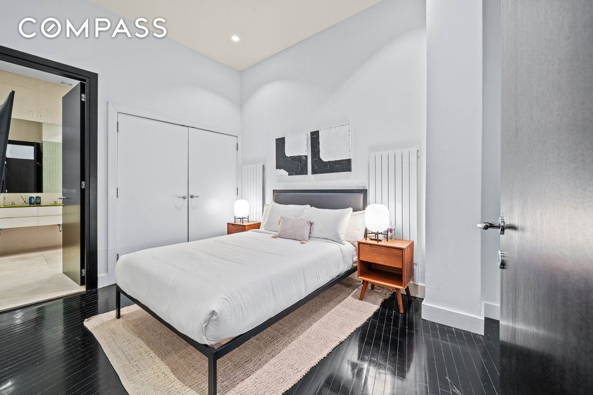 #12 photo, 133 W 14th Street, מנהטן Chelsea , NY 10011