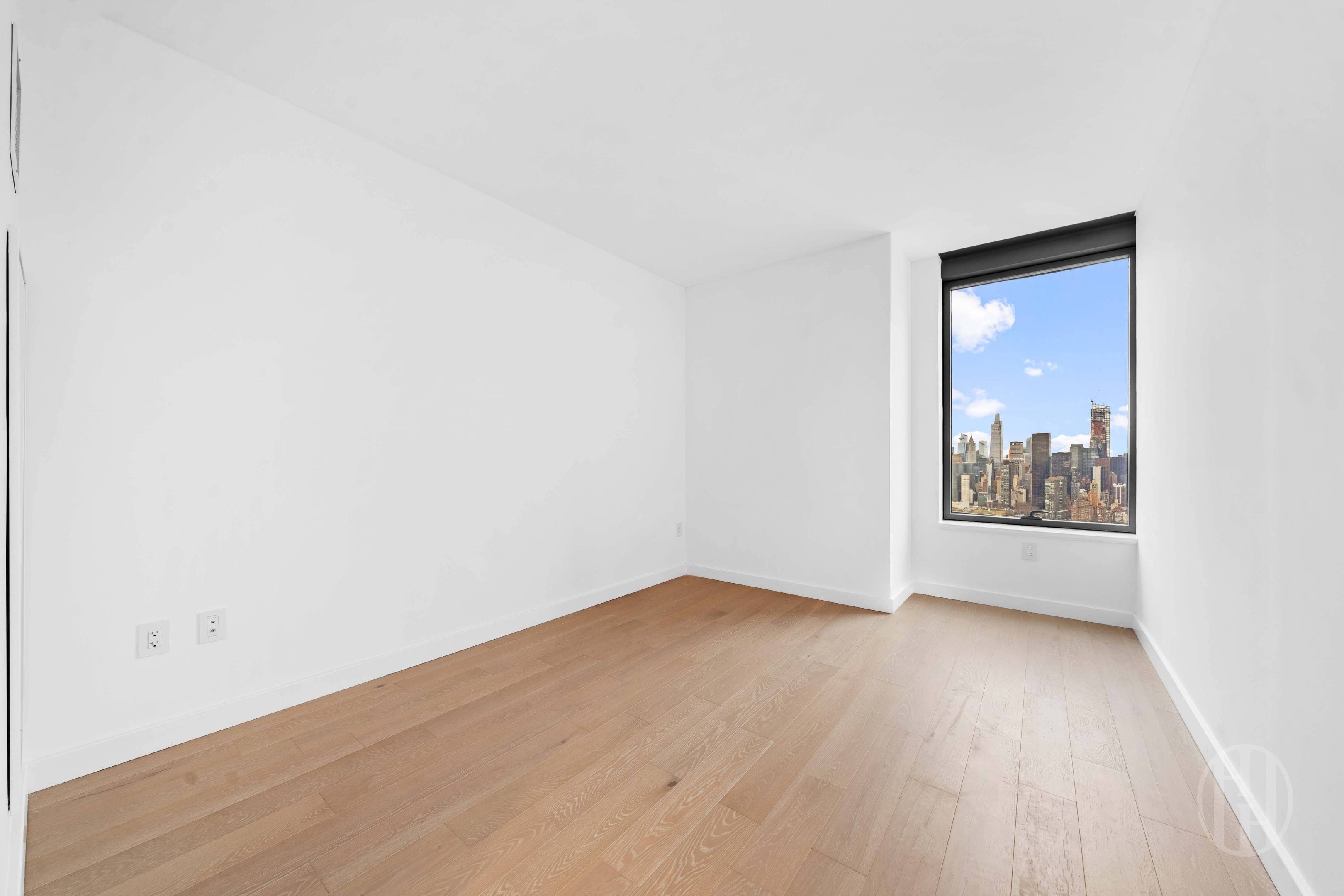 #13 photo, 3 Court Square, קווינס Long Island City , NY 11101