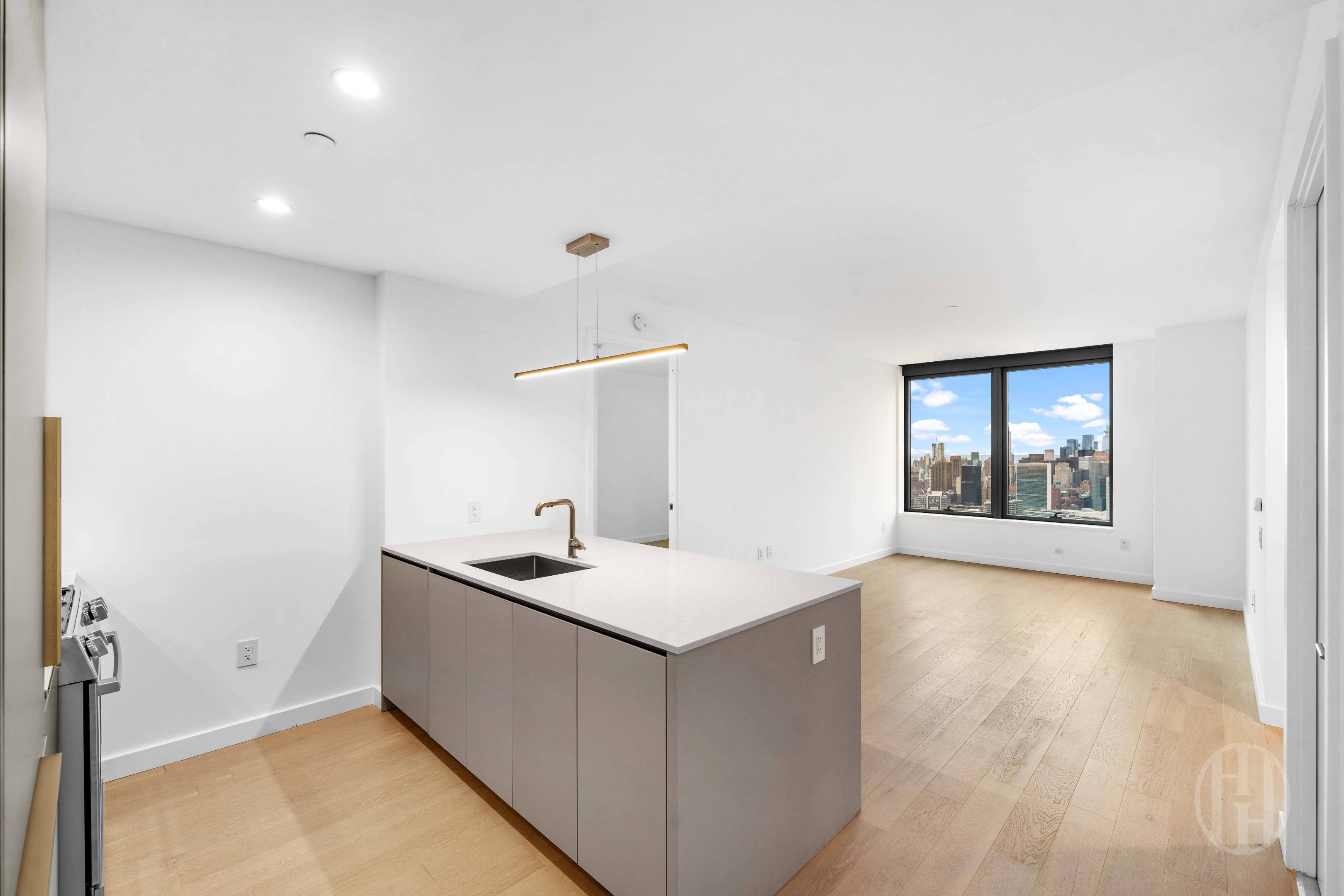 #3 photo, 3 Court Square, קווינס Long Island City , NY 11101