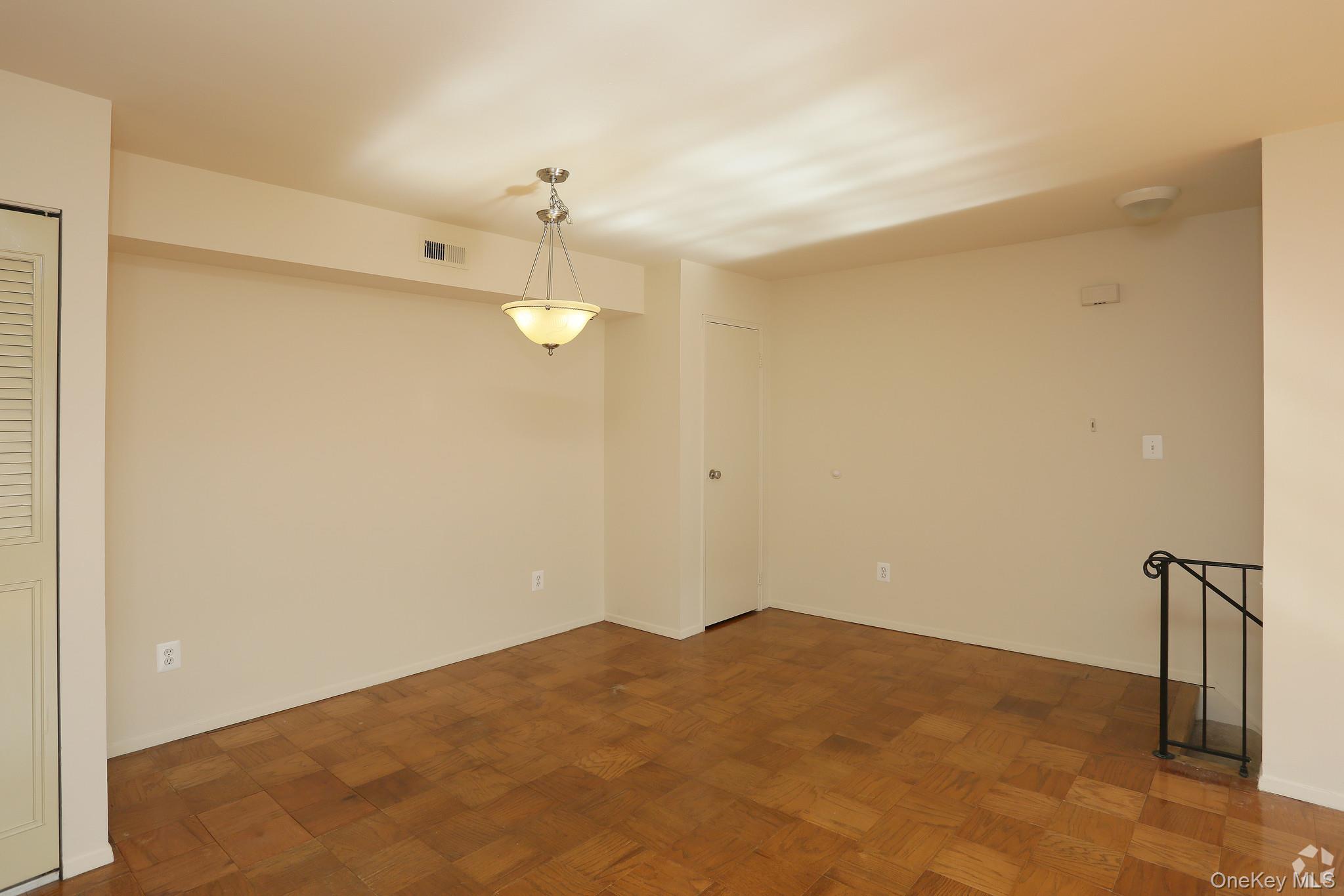 #5 photo, 51 Commodore Lane, West Babylon , NY 11704