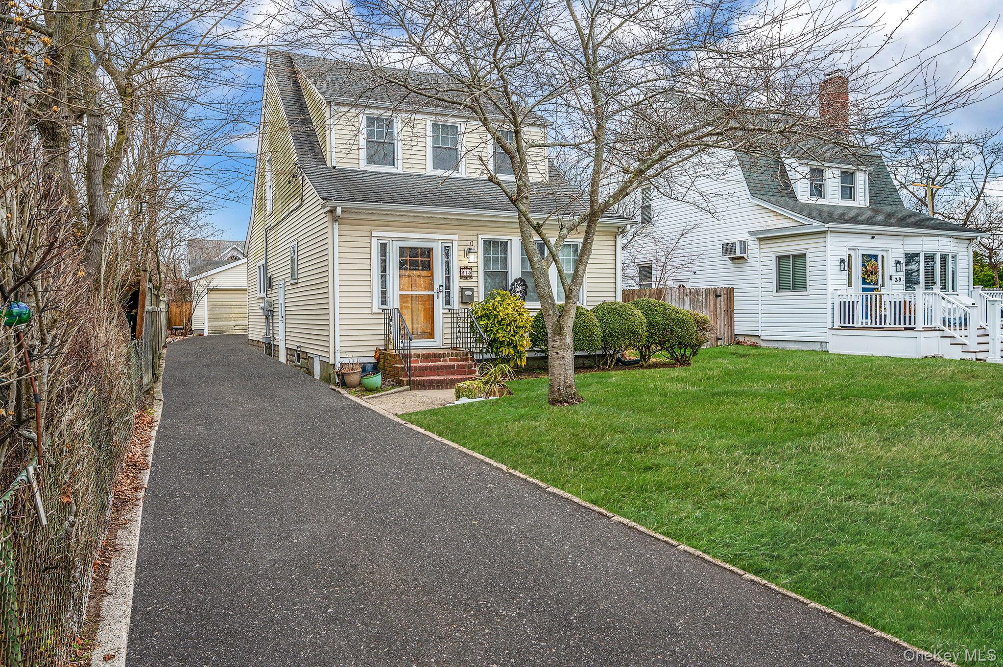 #1 photo, 215 West Avenue, Patchogue , NY 11772