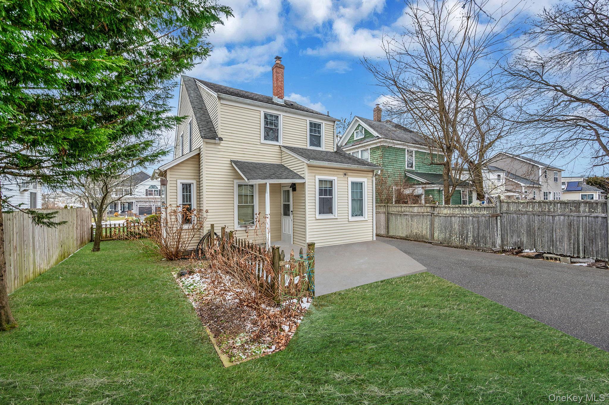#4 photo, 215 West Avenue, Patchogue , NY 11772