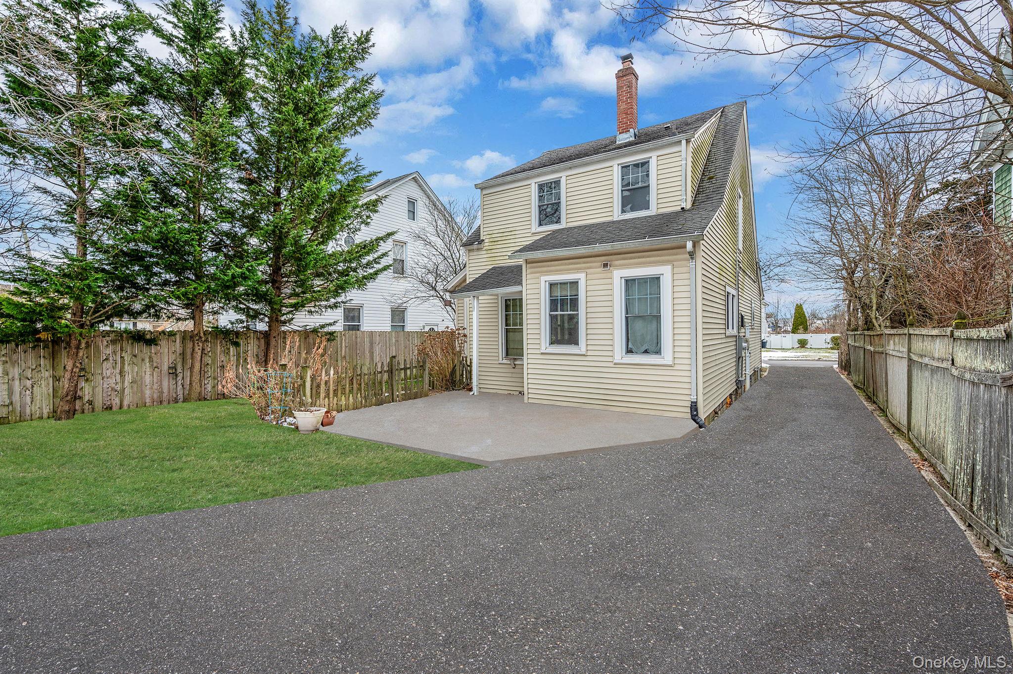 #8 photo, 215 West Avenue, Patchogue , NY 11772