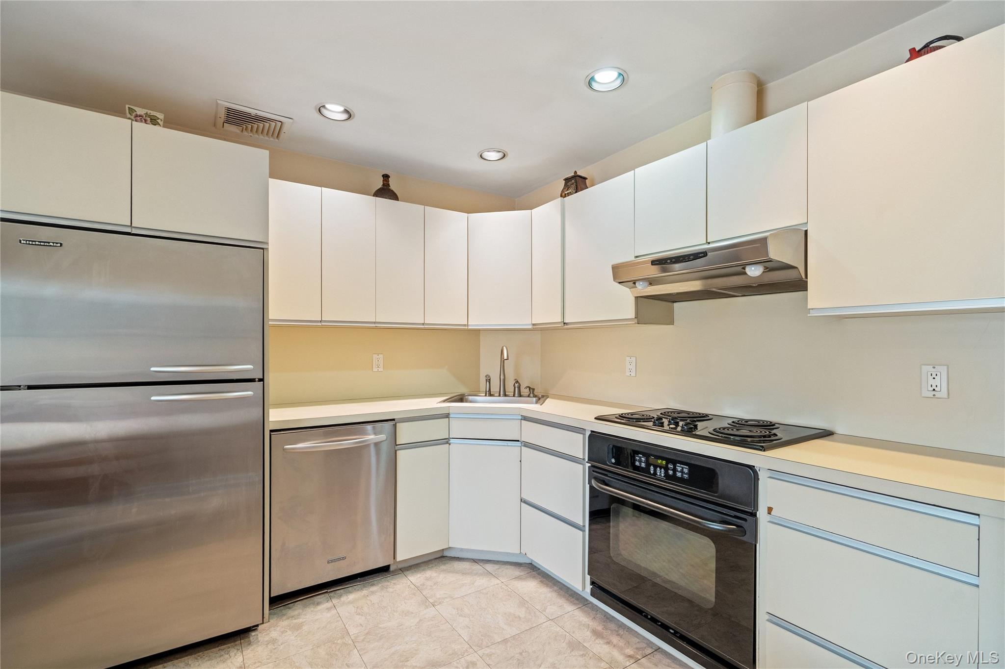 #18 photo, 2046 Hancock Avenue, North Bellmore , NY 11710