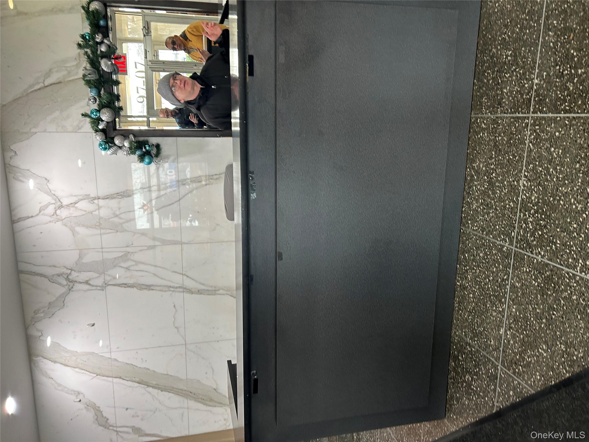 #4 photo, 97-07 63rd Road, कुईंस Rego Park , NY 11374