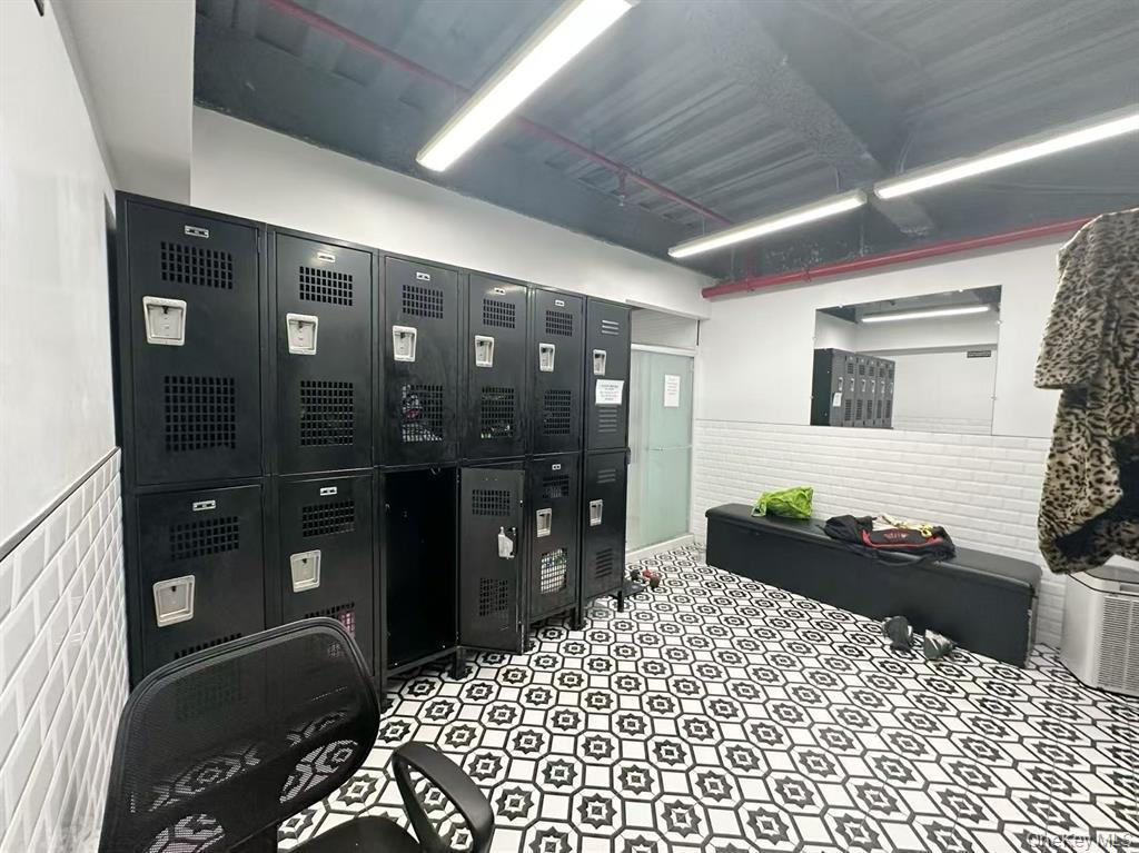 #7 photo, 25-34 Steinway Street, लॉन्ग आइलैंड सिटी Long Island City , NY 11103