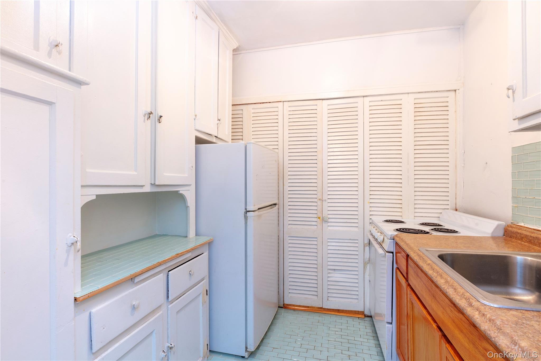 #14 photo, 111-15 75th Avenue, Forest Hills , NY 11375