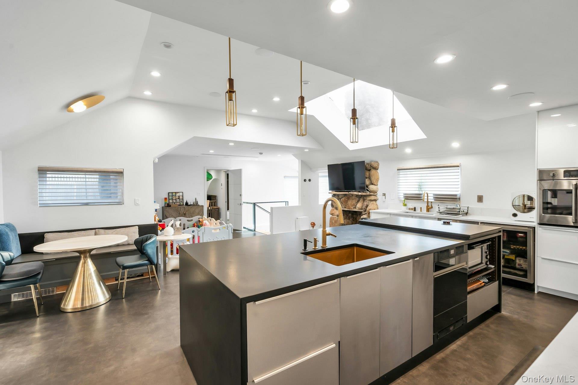 #11 photo, 3 Maple Street, Glenwood Landing , NY 11547