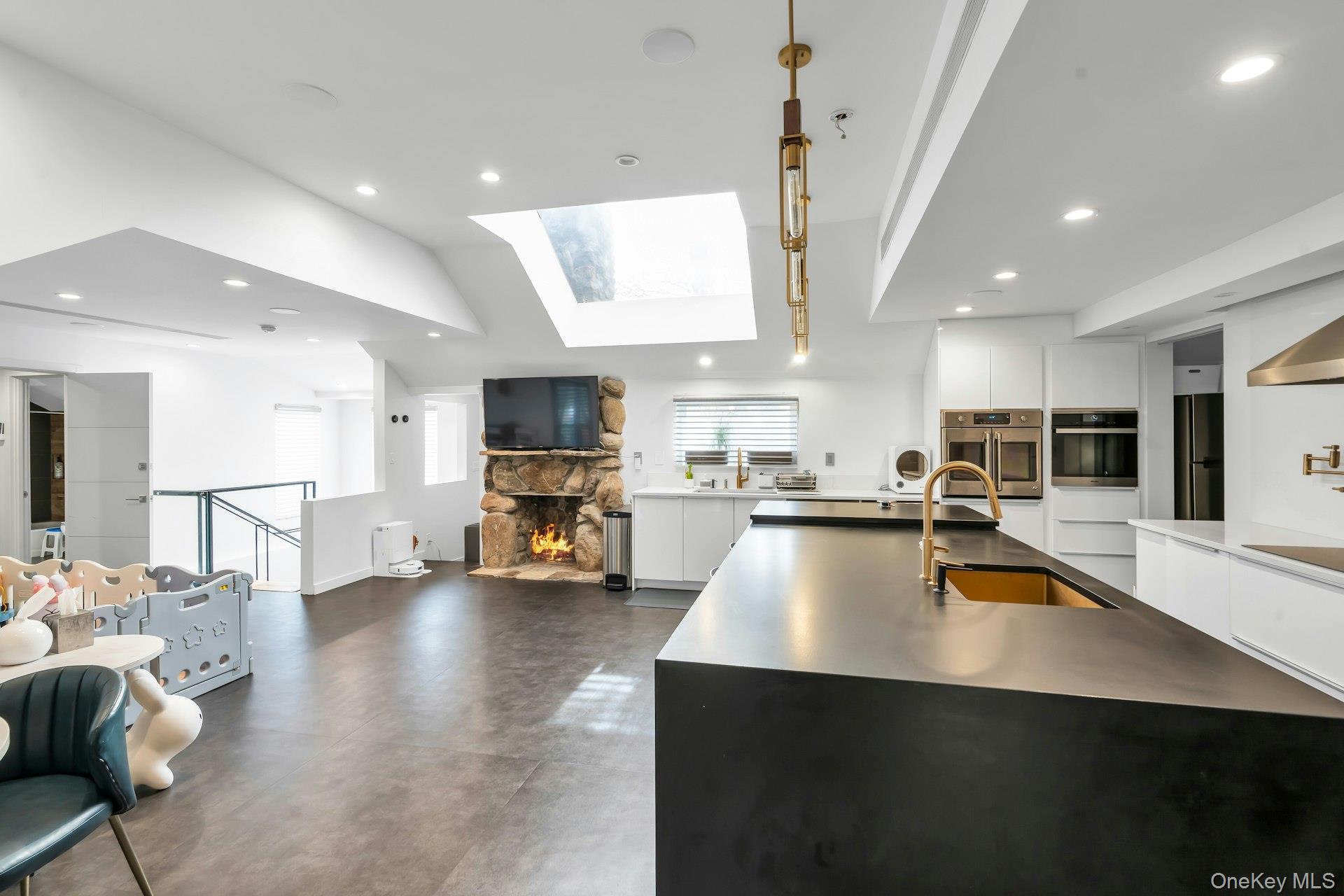 #12 photo, 3 Maple Street, Glenwood Landing , NY 11547