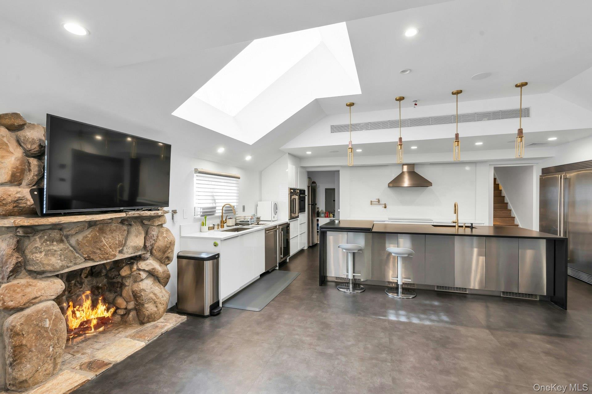 #15 photo, 3 Maple Street, Glenwood Landing , NY 11547