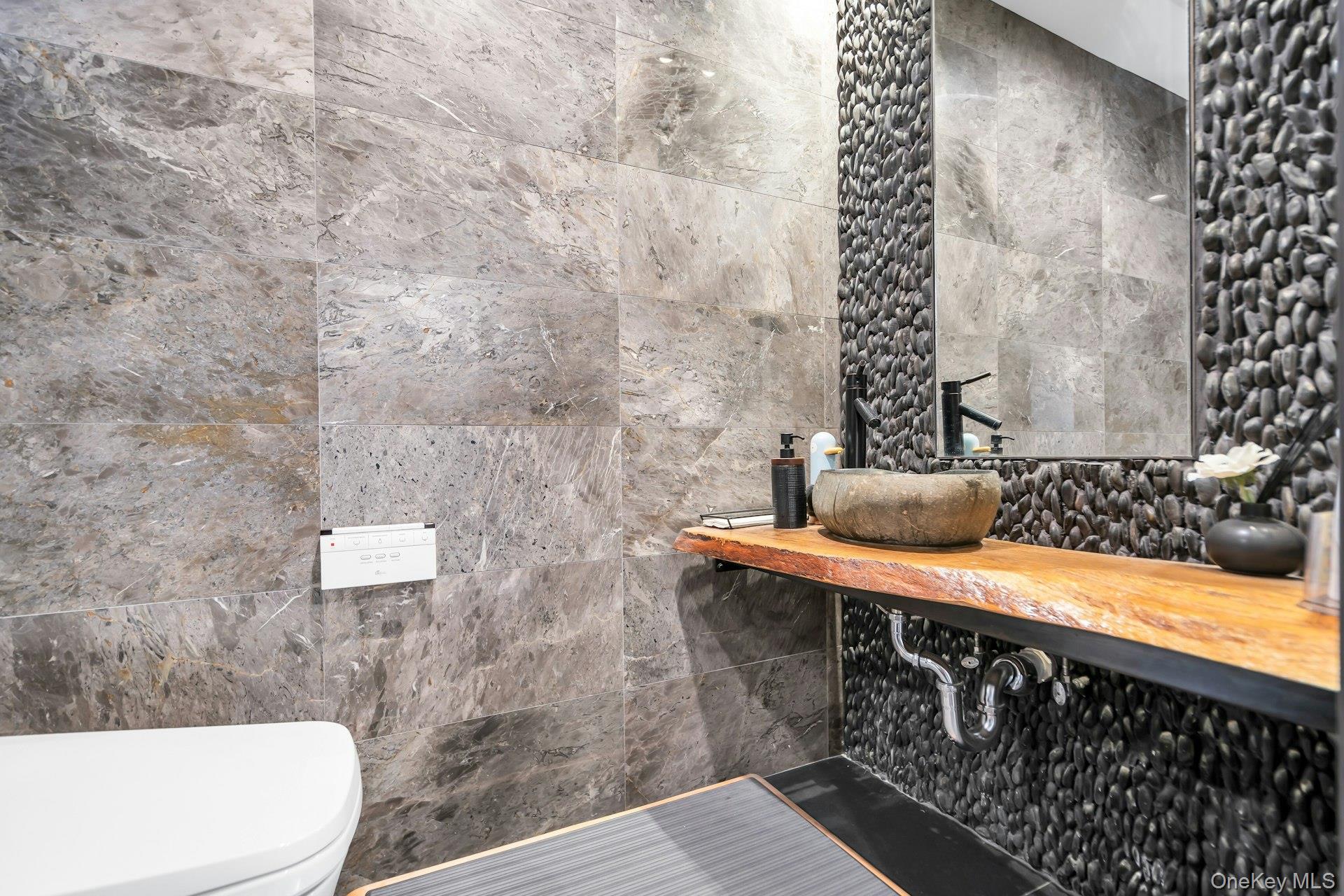 #18 photo, 3 Maple Street, Glenwood Landing , NY 11547