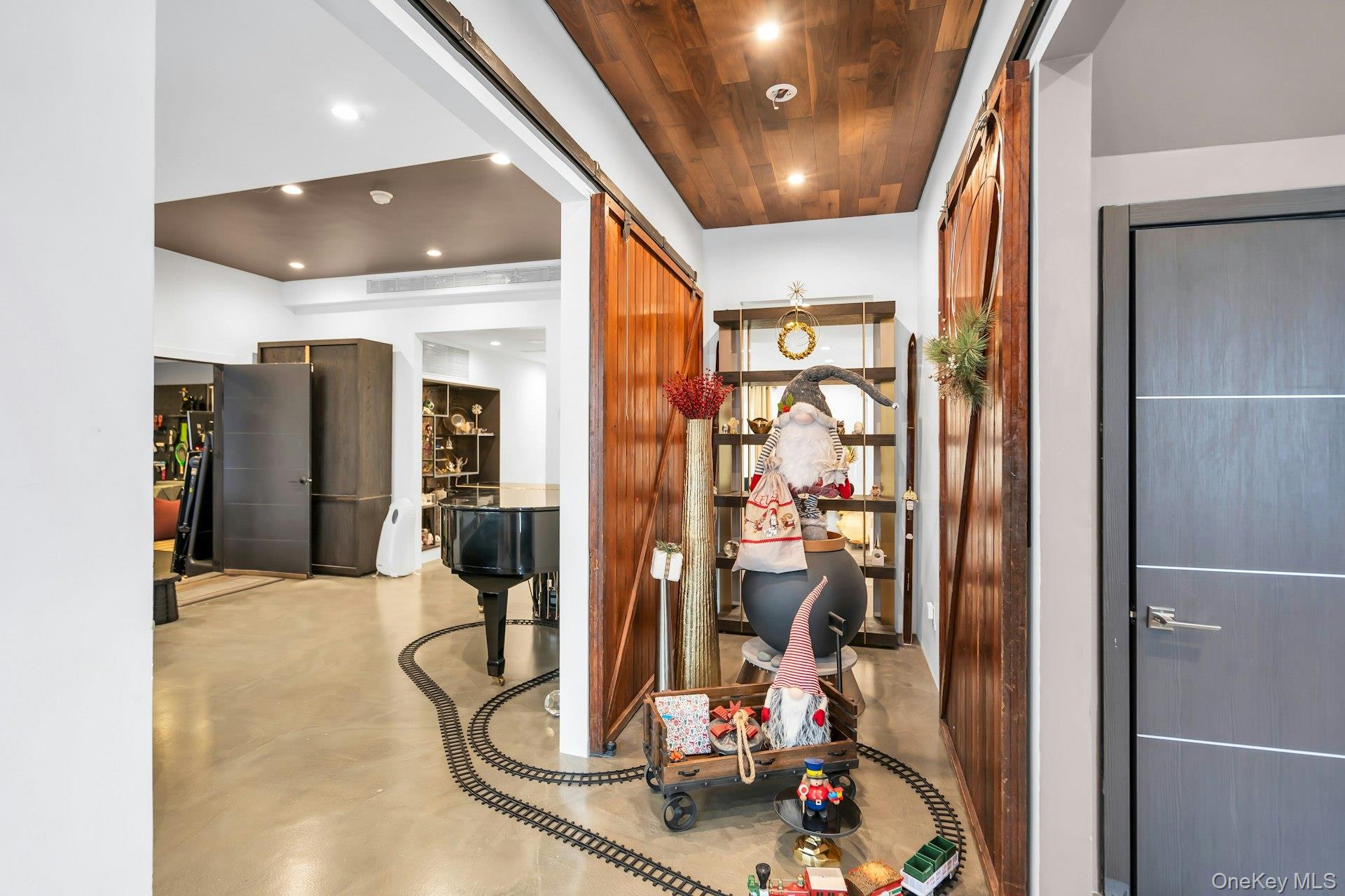 #4 photo, 3 Maple Street, Glenwood Landing , NY 11547