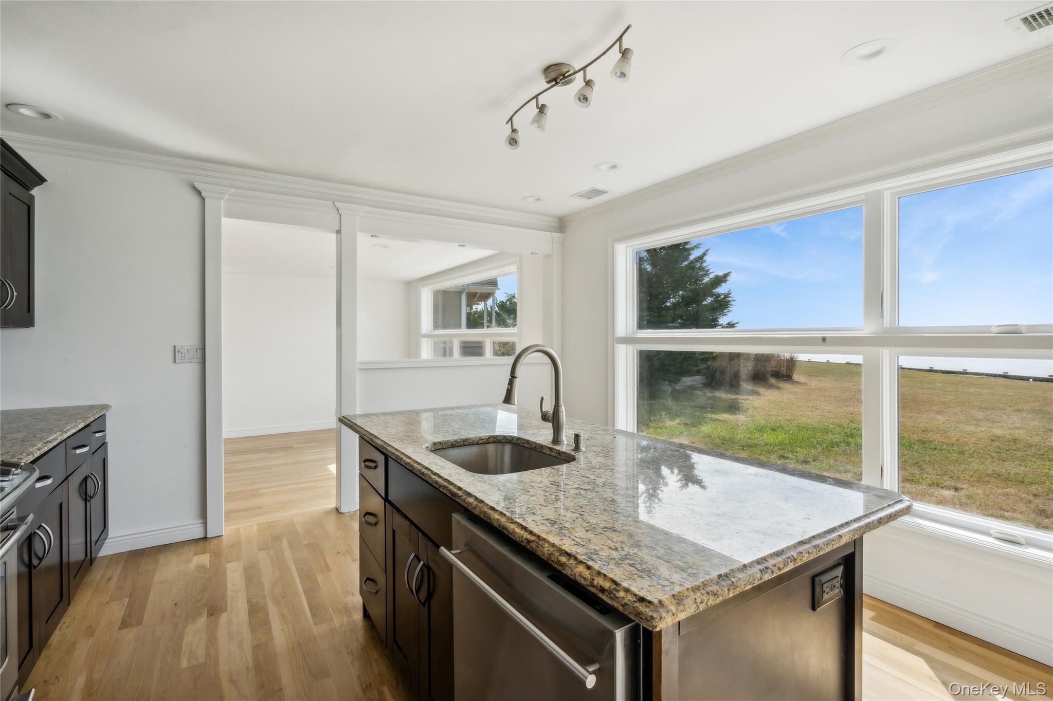 #10 photo, 42 Barracuda, सफ़ोक काउंटी East Quogue , NY 11942